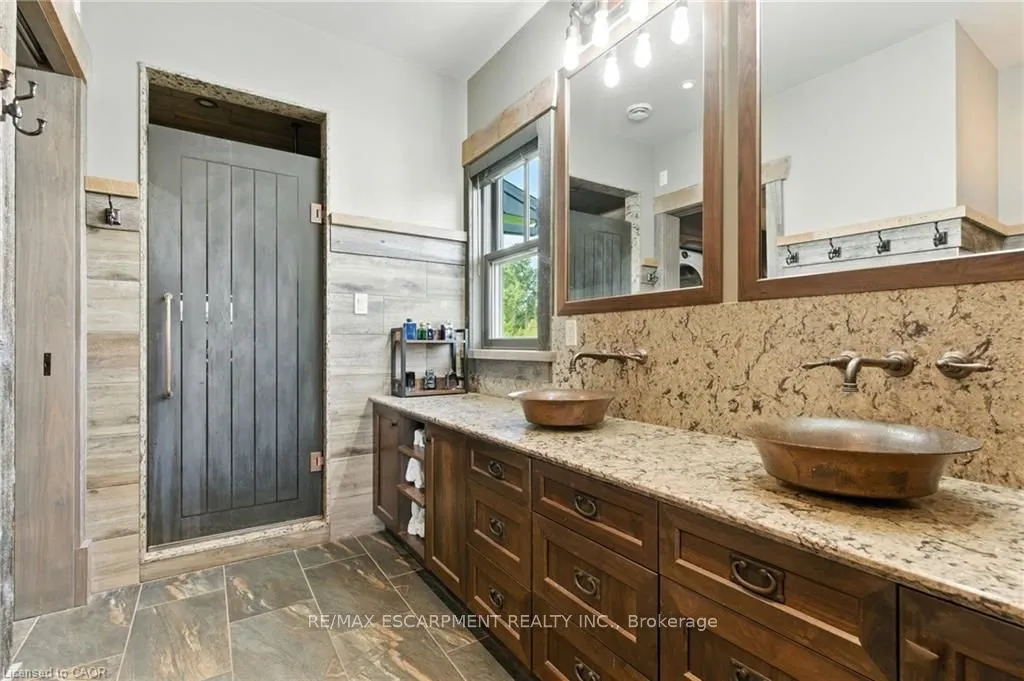 437 6th Concession Road E