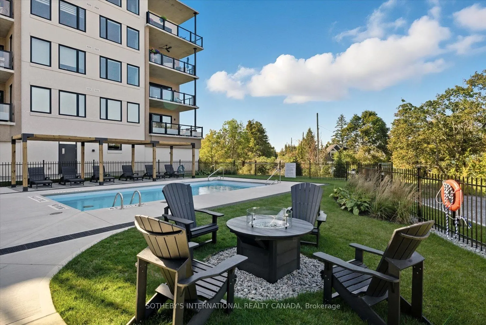 19B West Street N #208