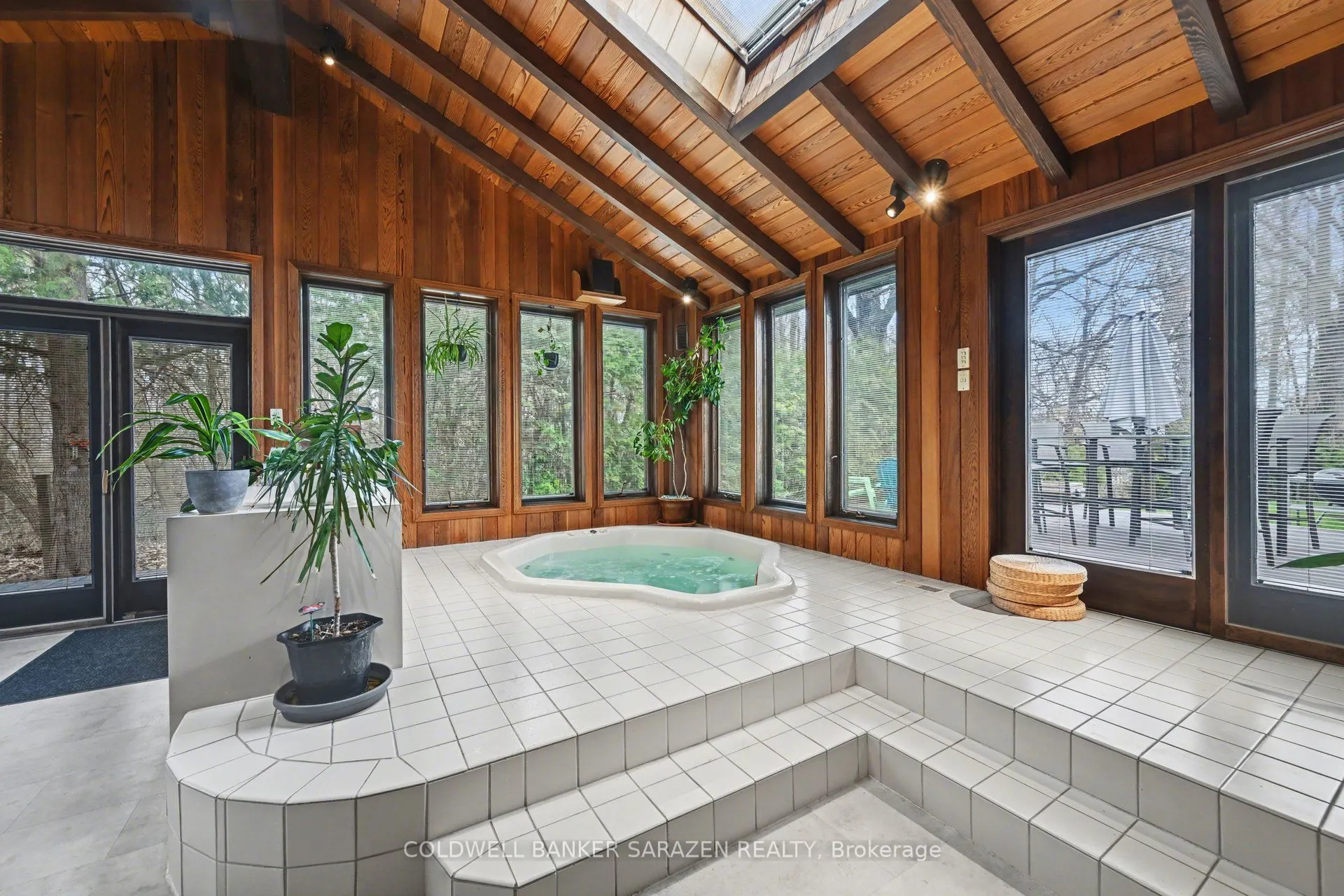 31 Daniel Street S
