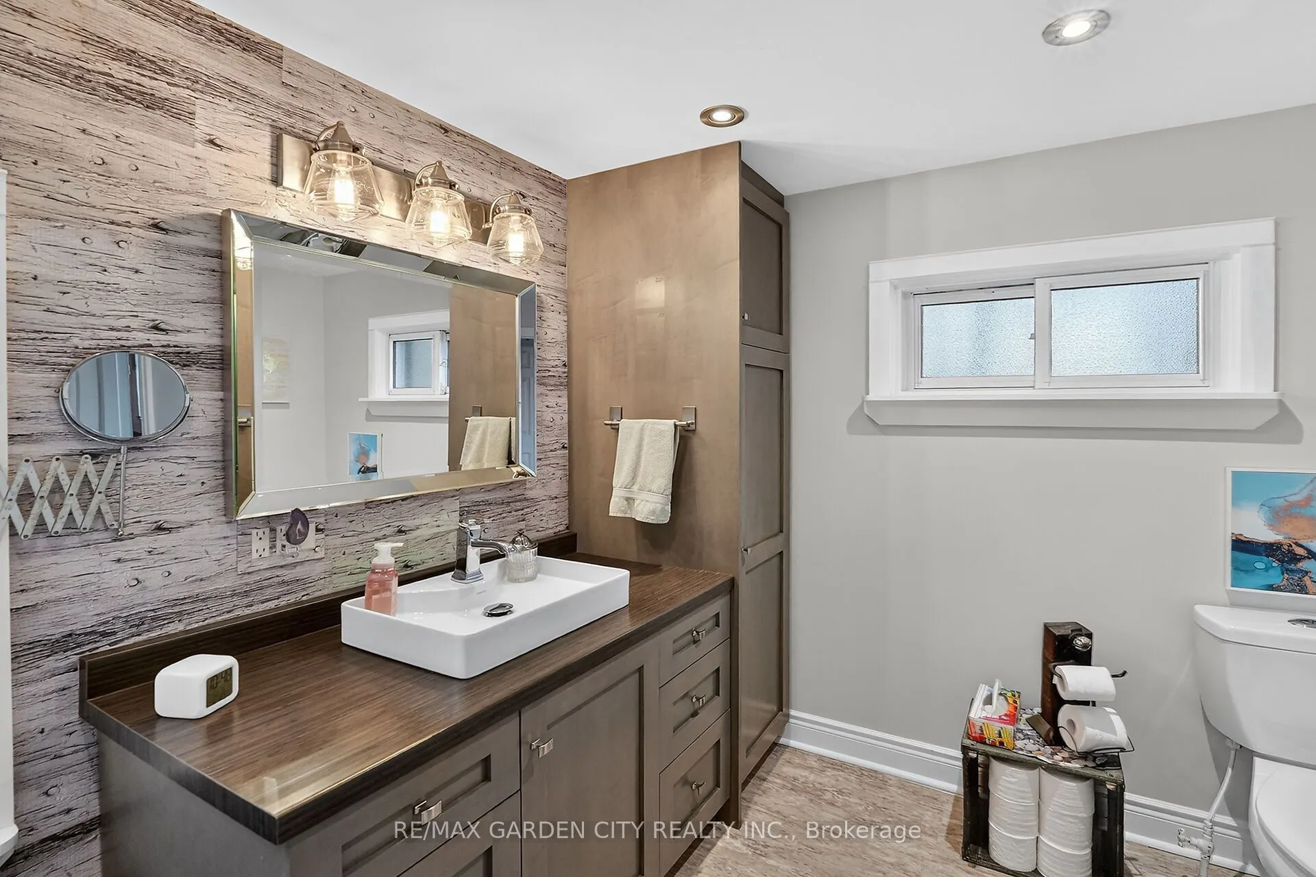 3745 King Street