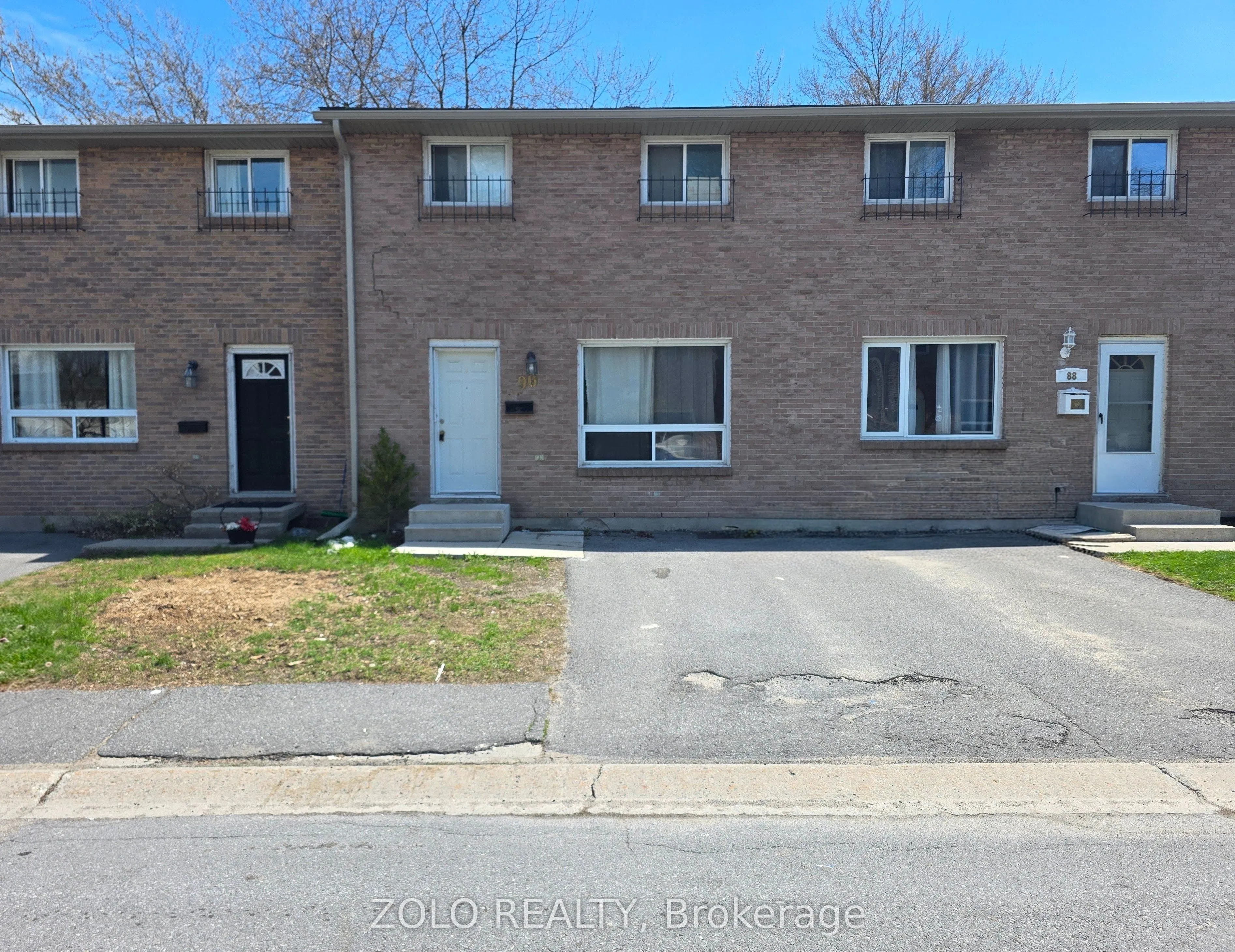 90 Rosemund Crescent #35