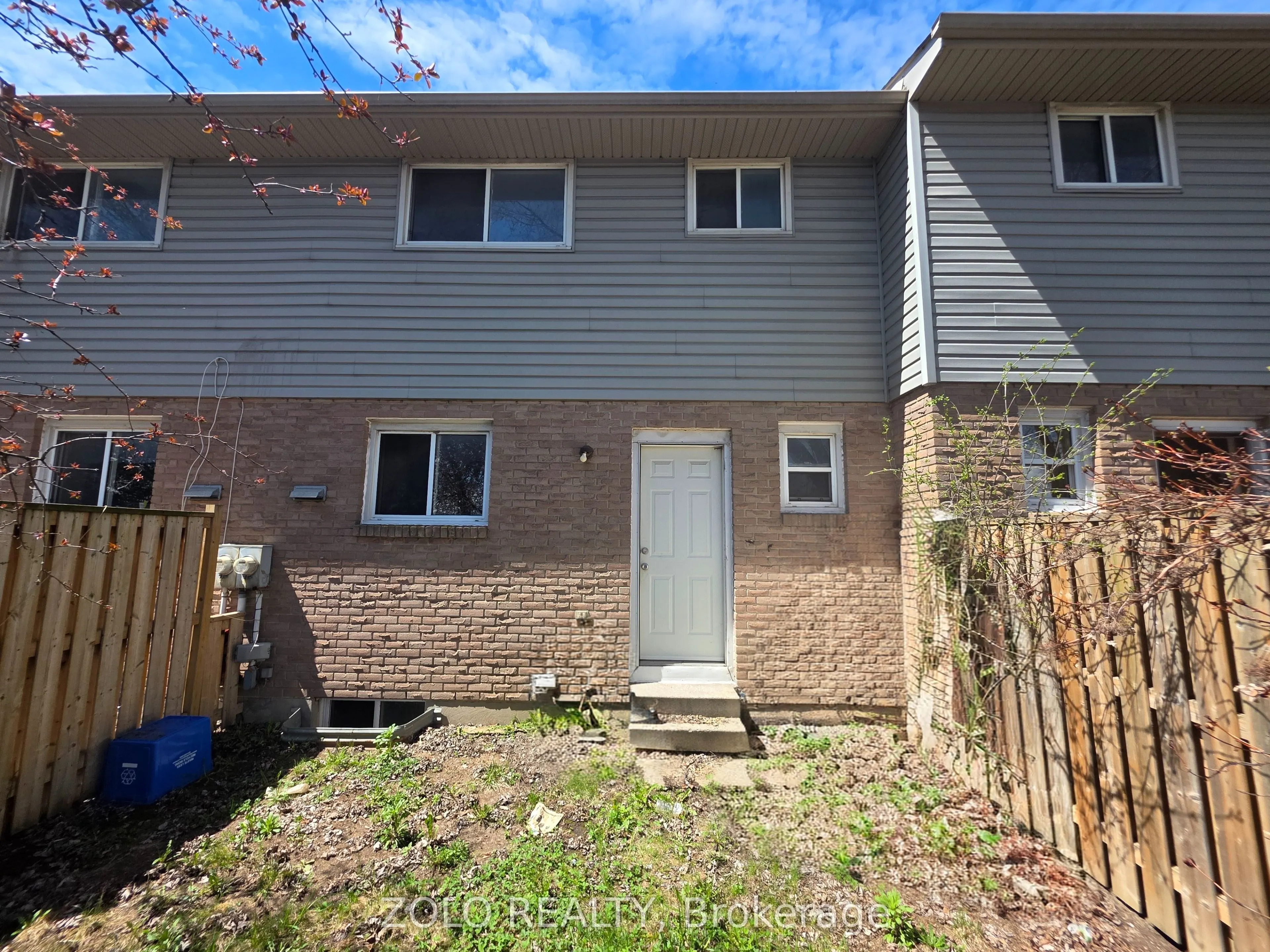 90 Rosemund Crescent #35