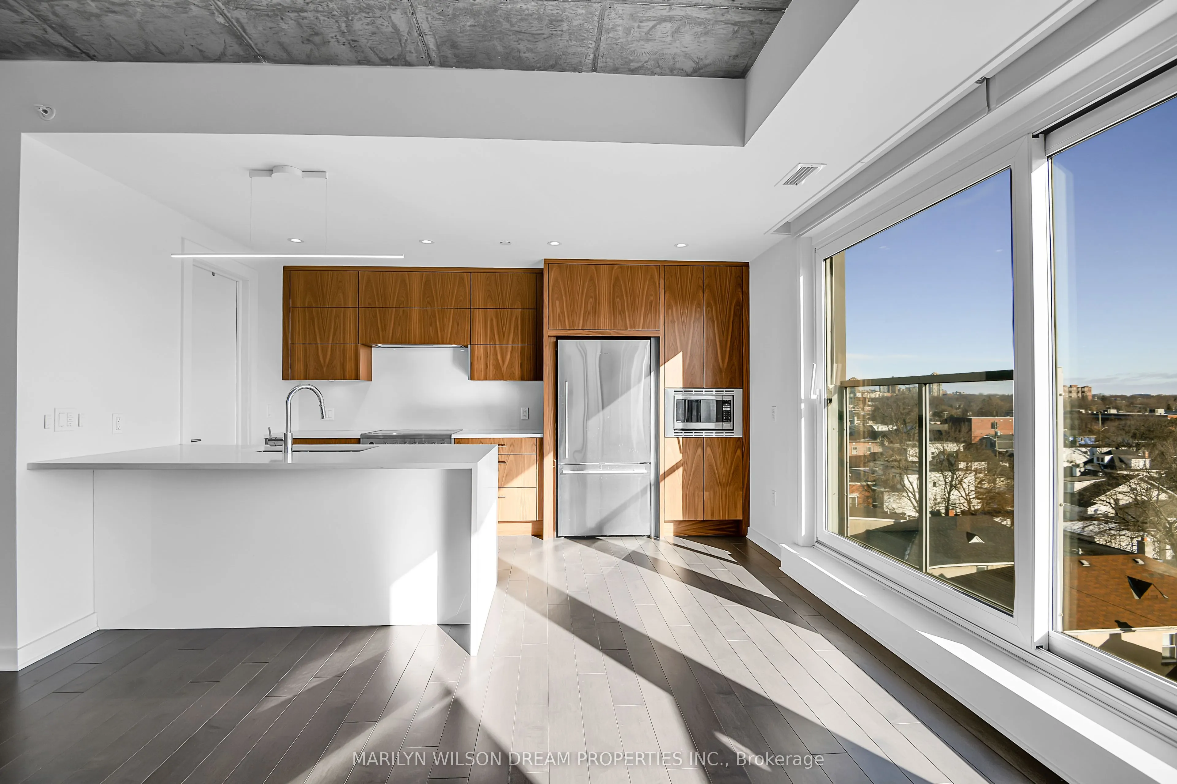 135 Barrette Street #601