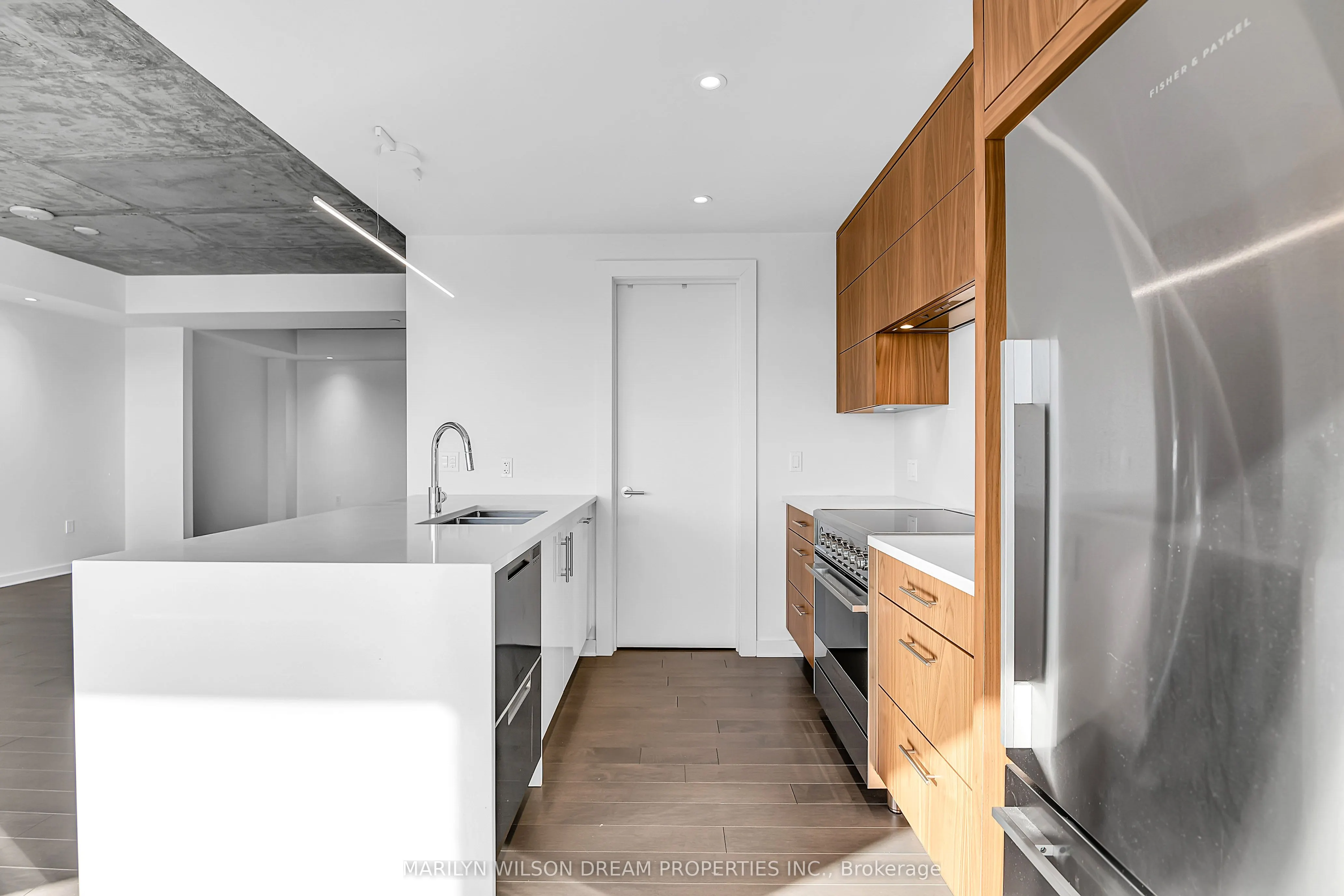 135 Barrette Street #601