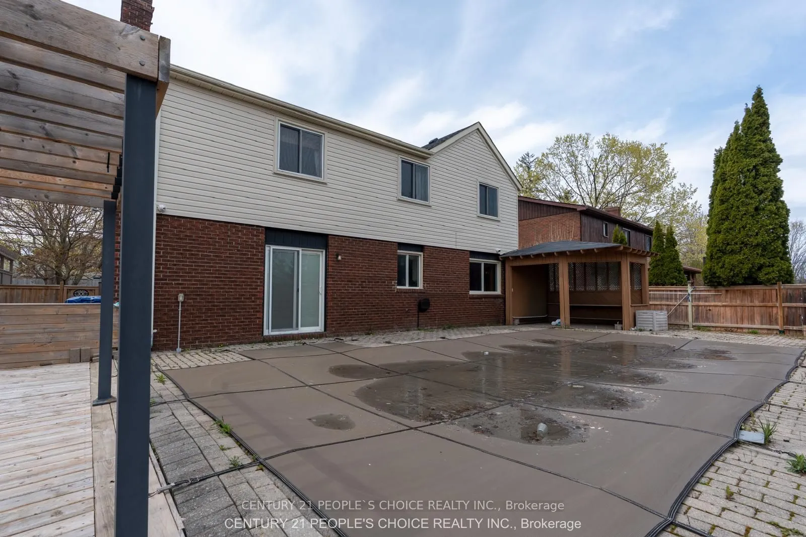 218 Angeline Street N