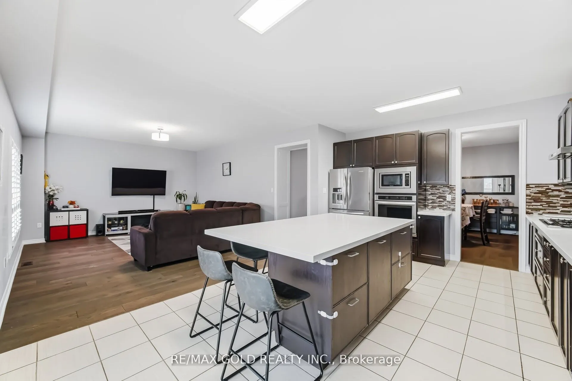 409 Tansley Street