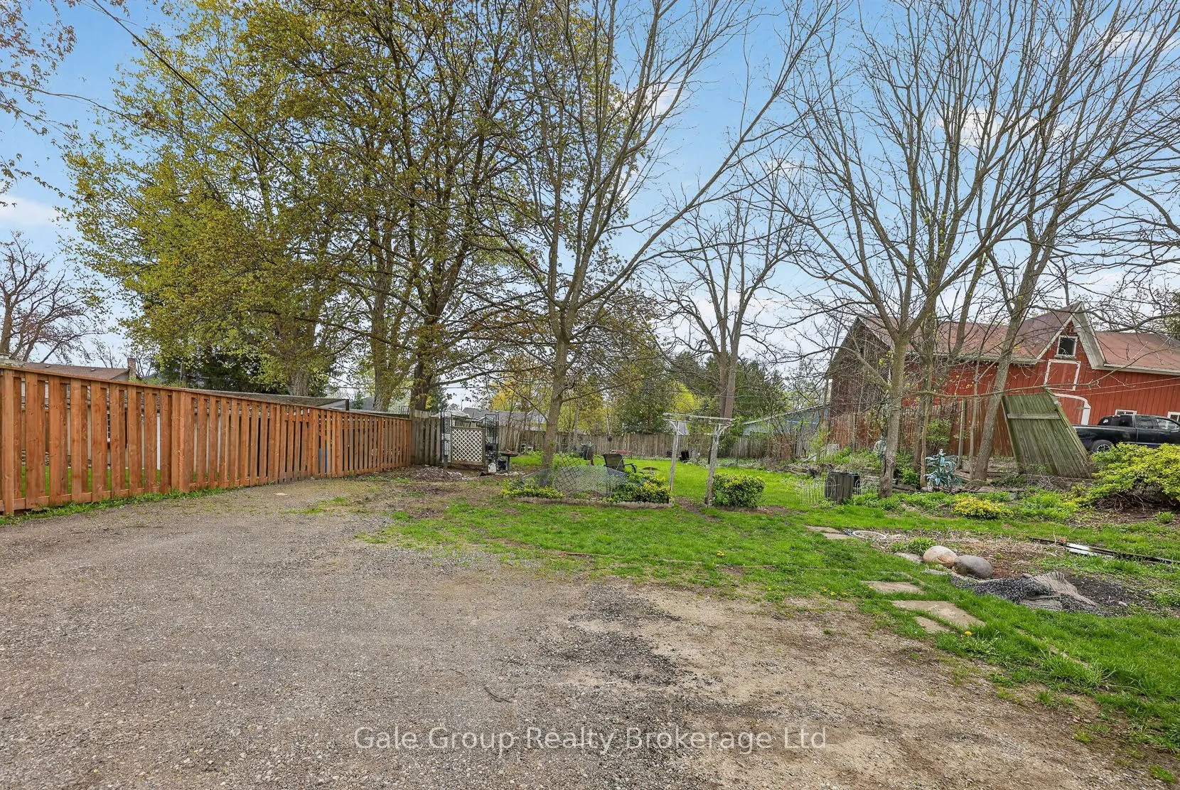 163 Thames Street N