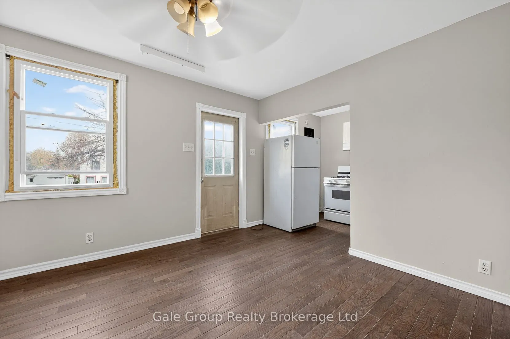 163 Thames Street N