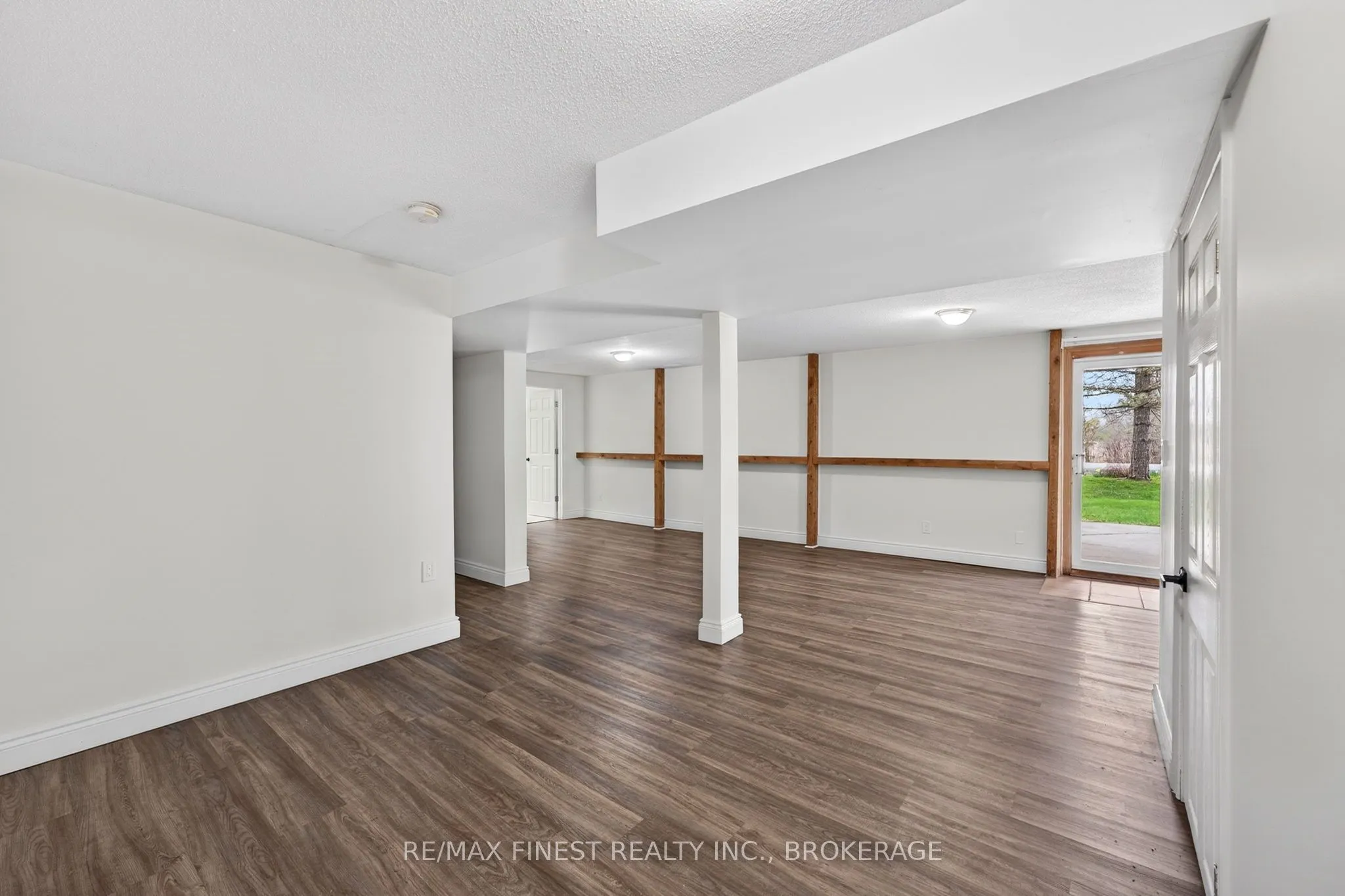 8 Sunrise Court
