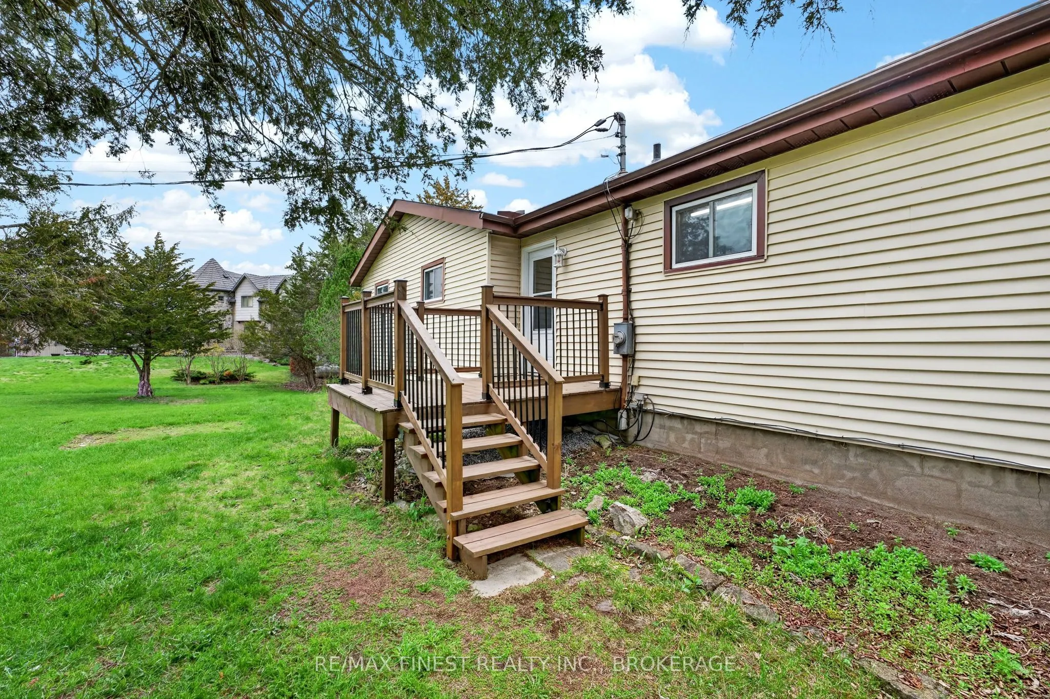 8 Sunrise Court