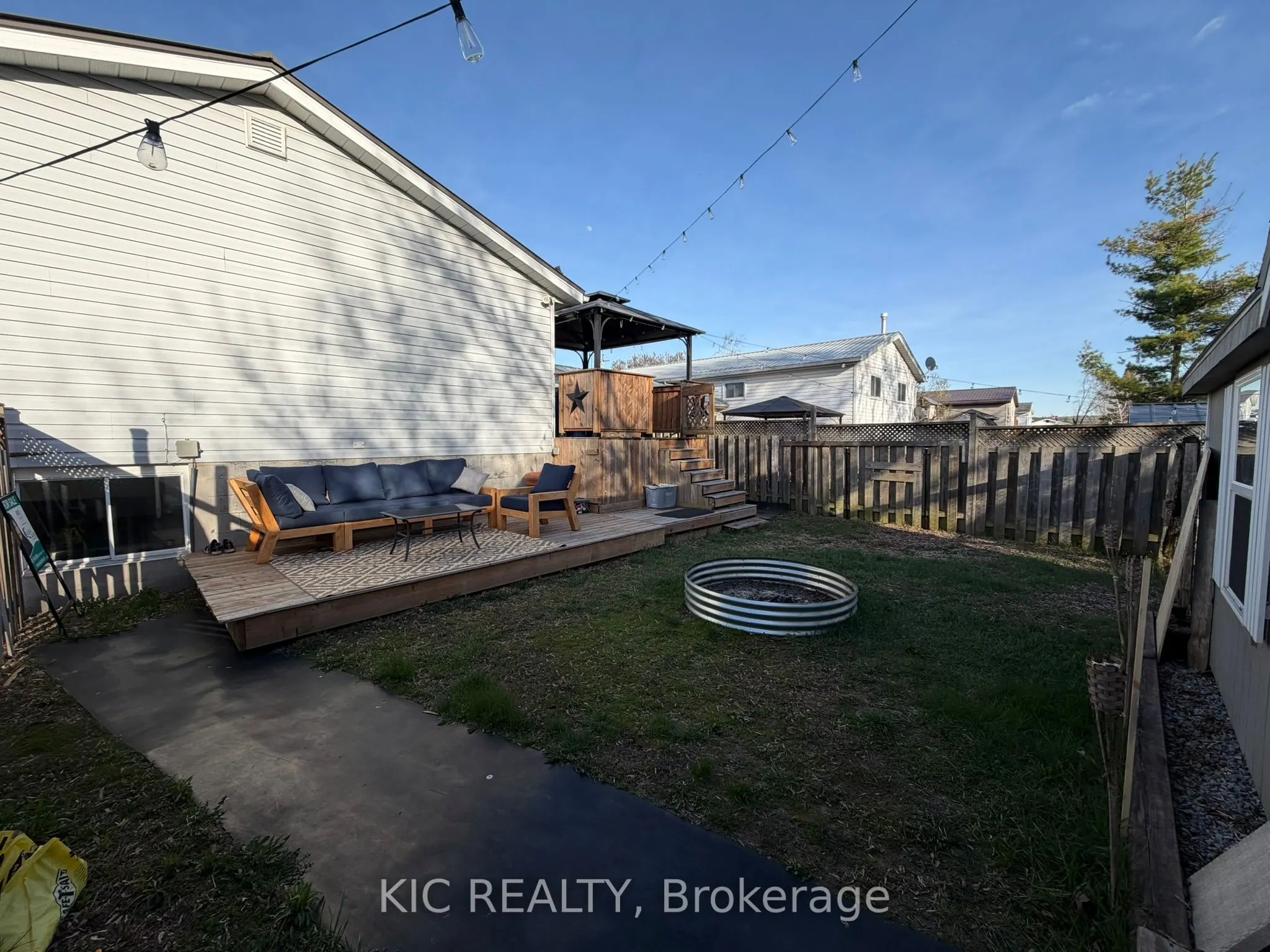 3 Creekside Drive
