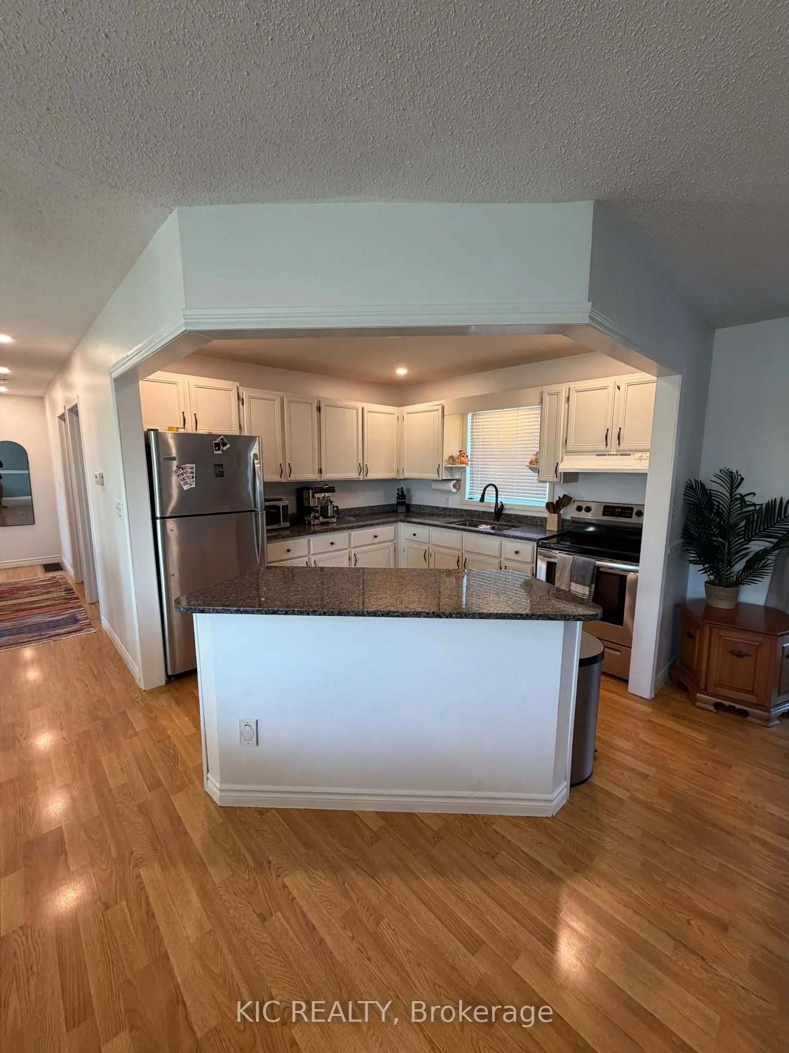 3 Creekside Drive