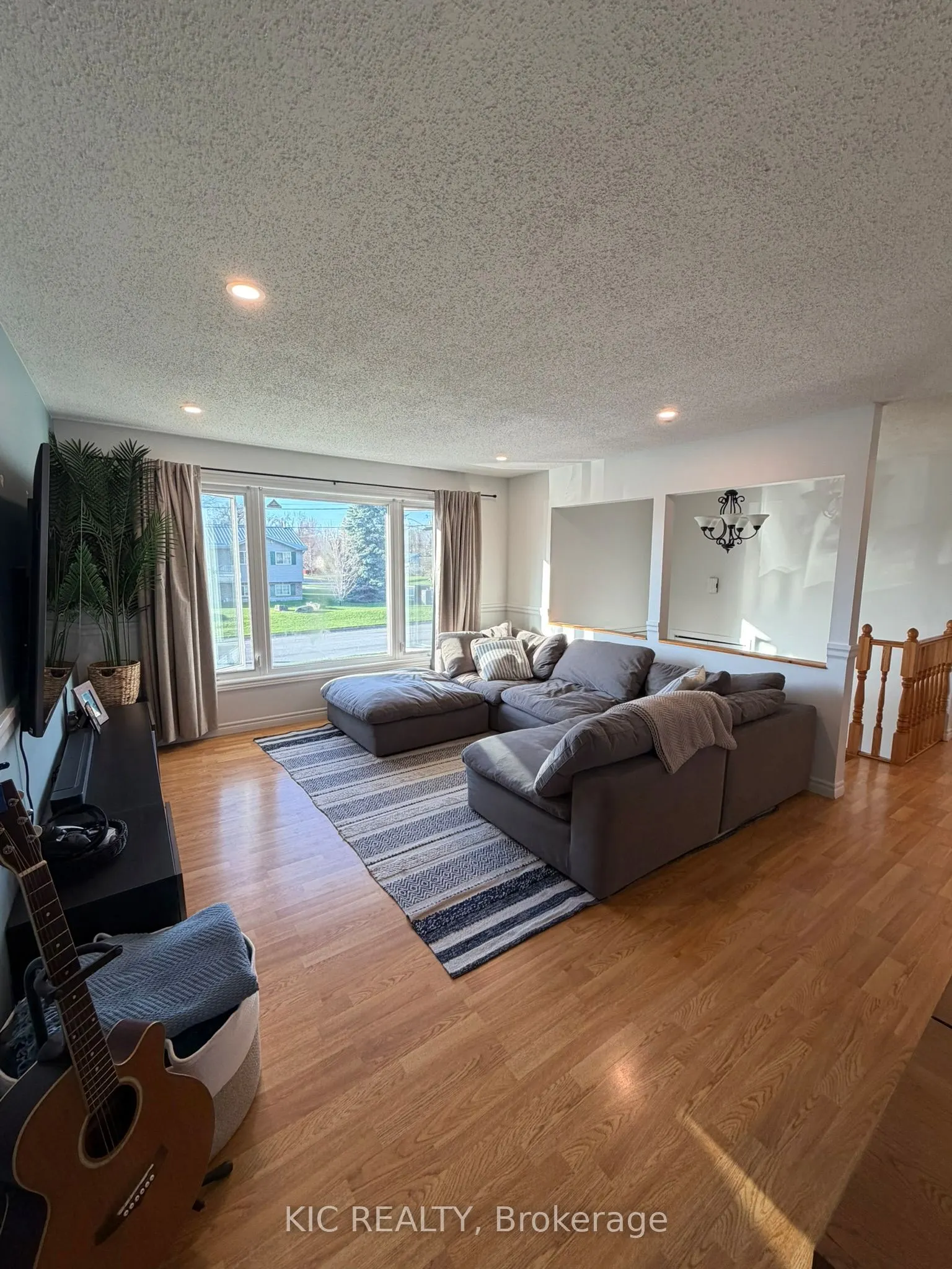 3 Creekside Drive