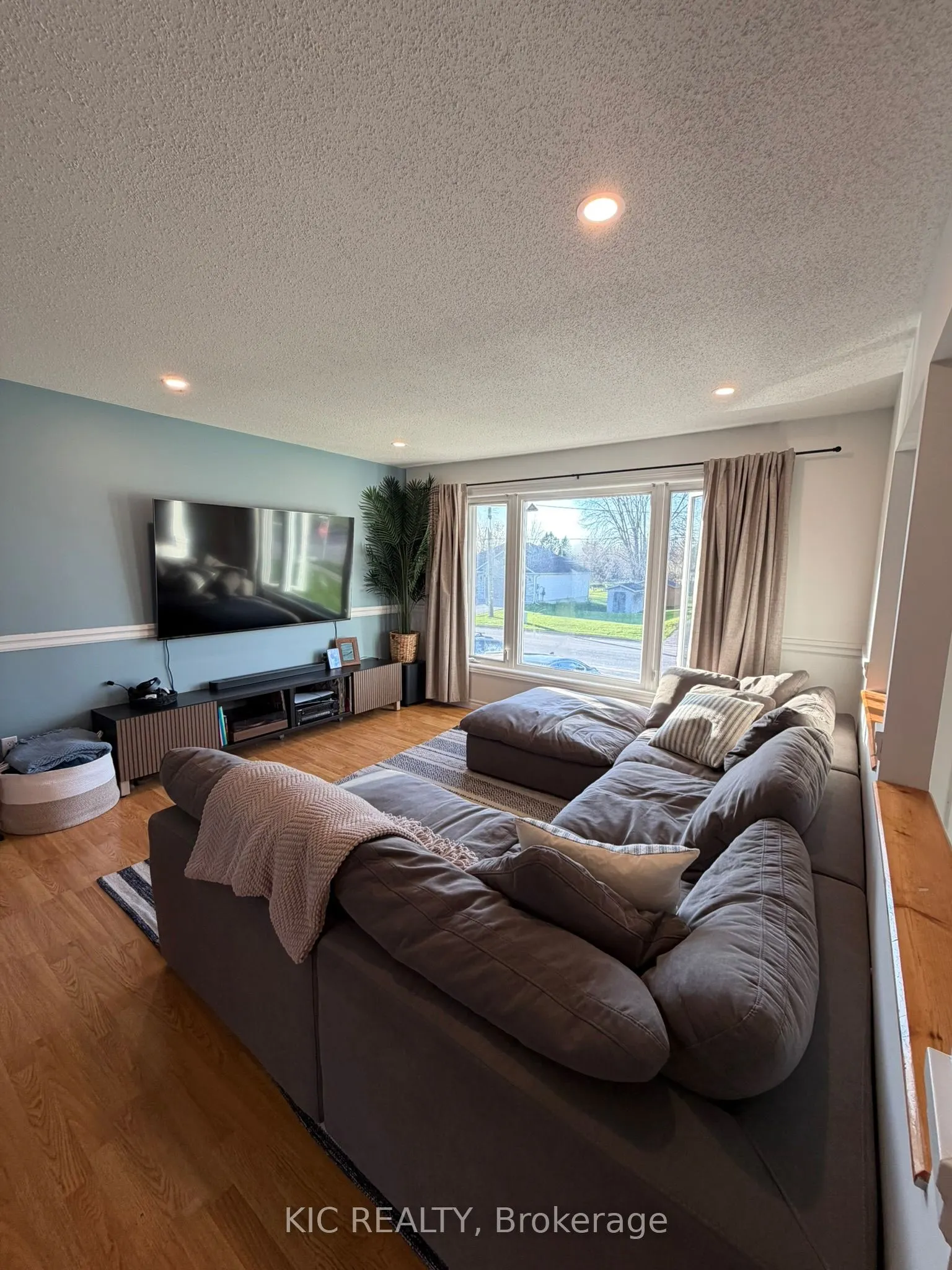 3 Creekside Drive