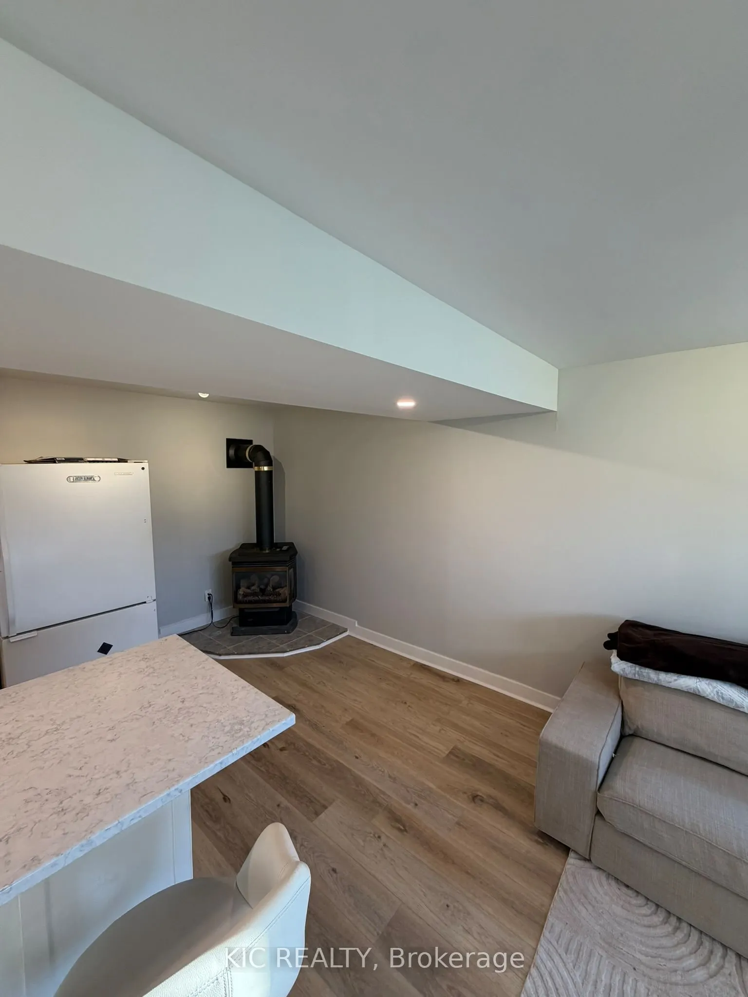 3 Creekside Drive