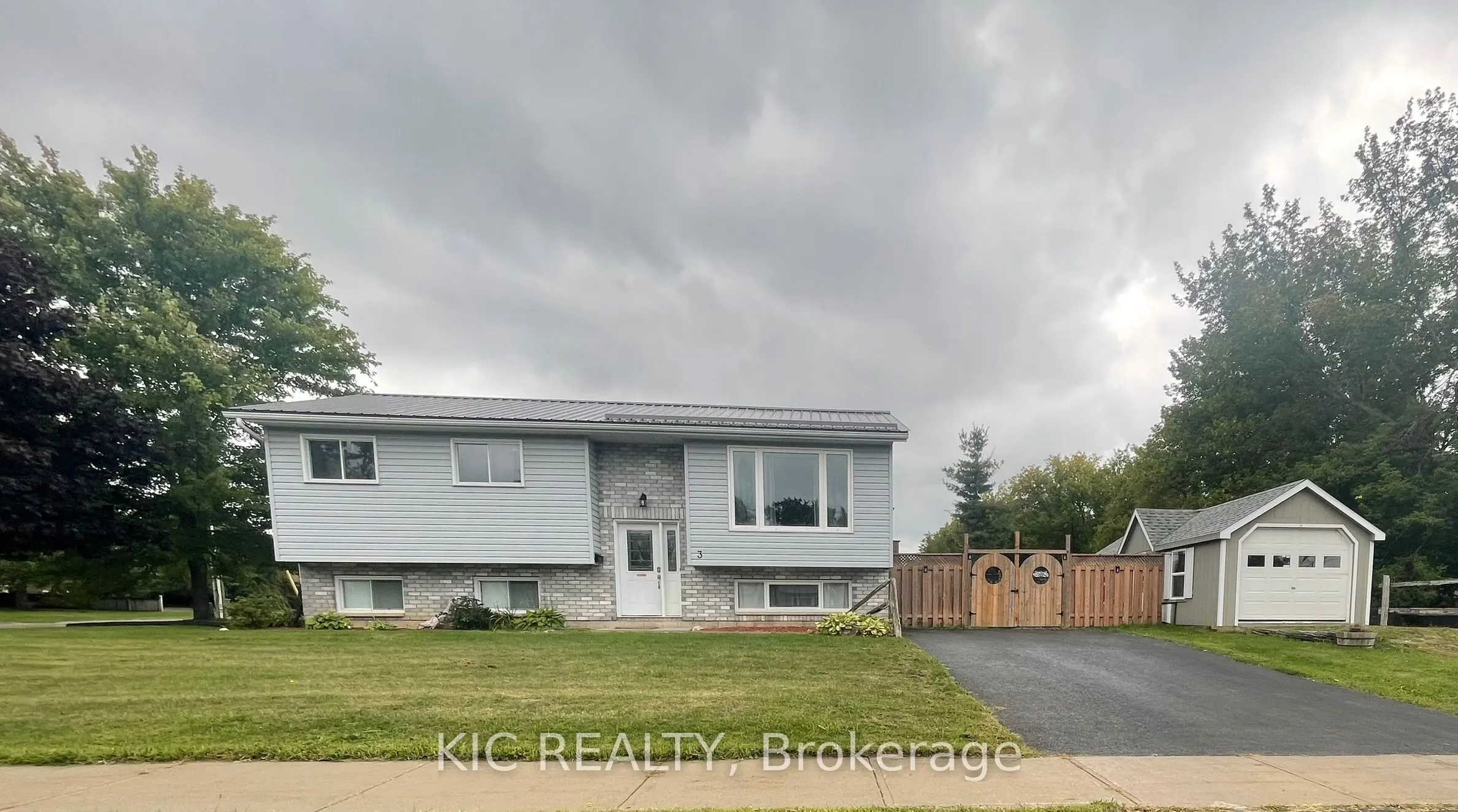 3 Creekside Drive