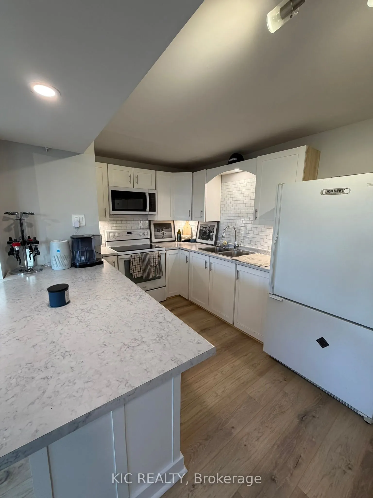 3 Creekside Drive