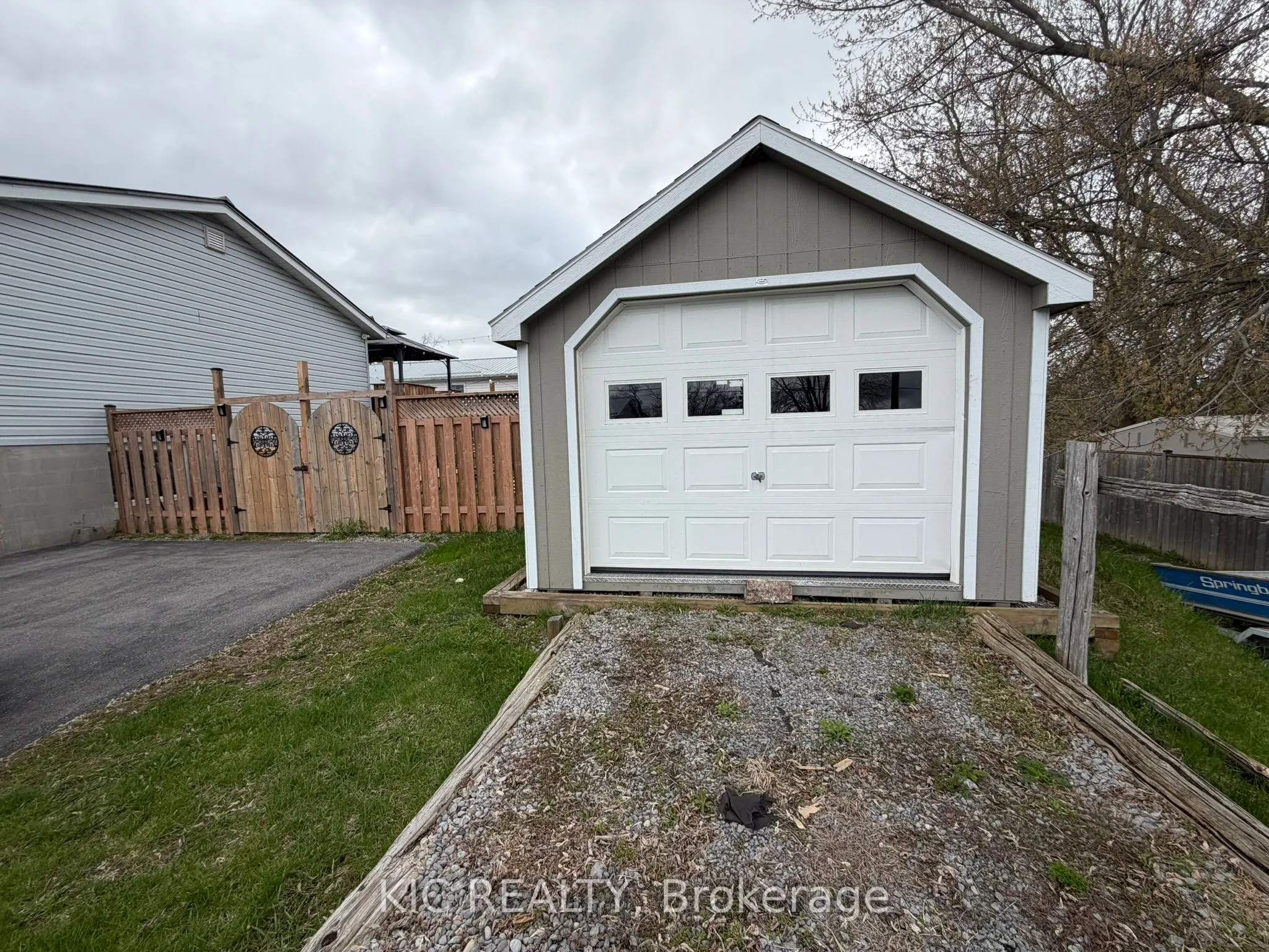 3 Creekside Drive