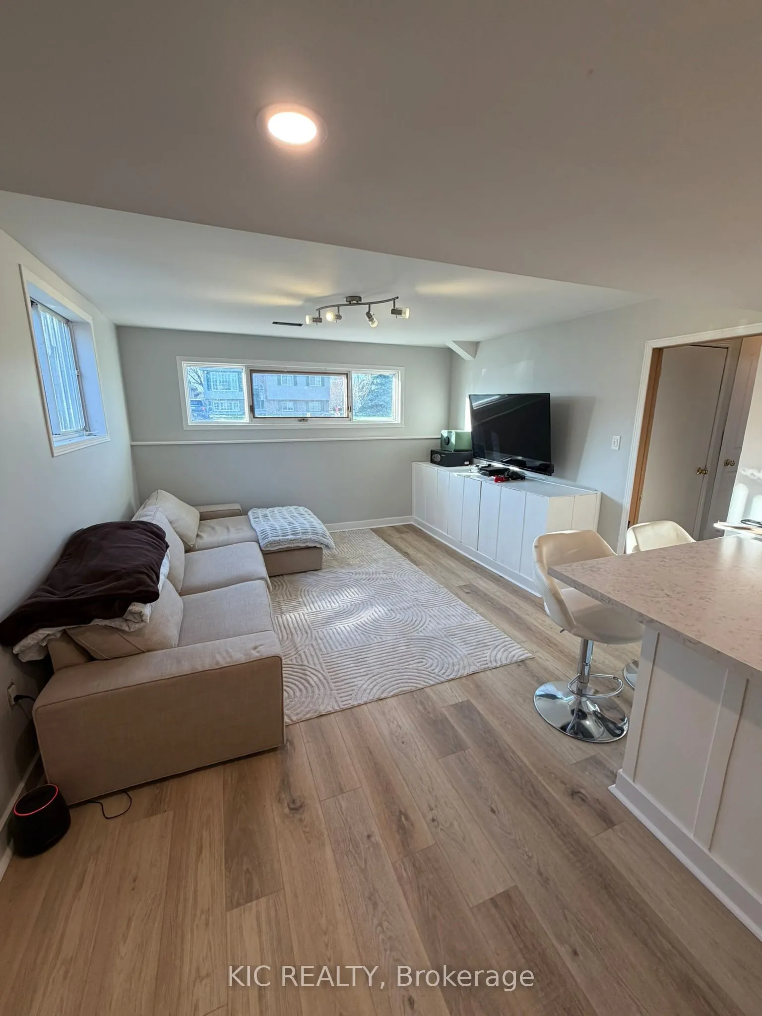 3 Creekside Drive