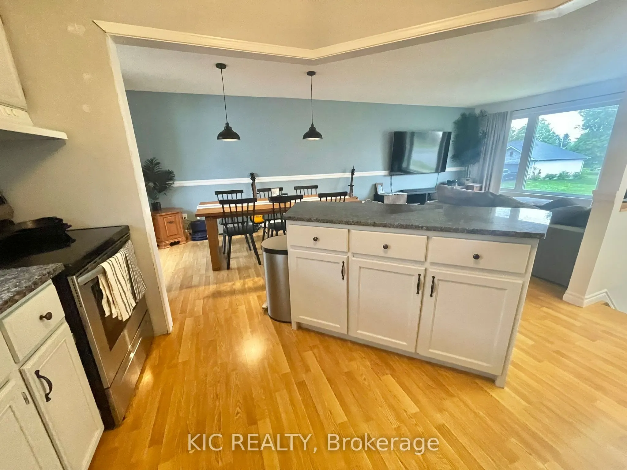 3 Creekside Drive