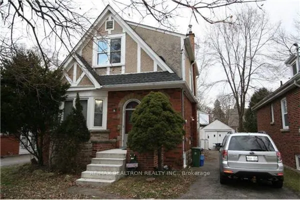 28 Hollywood Street N