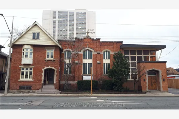 18 Victoria Avenue S