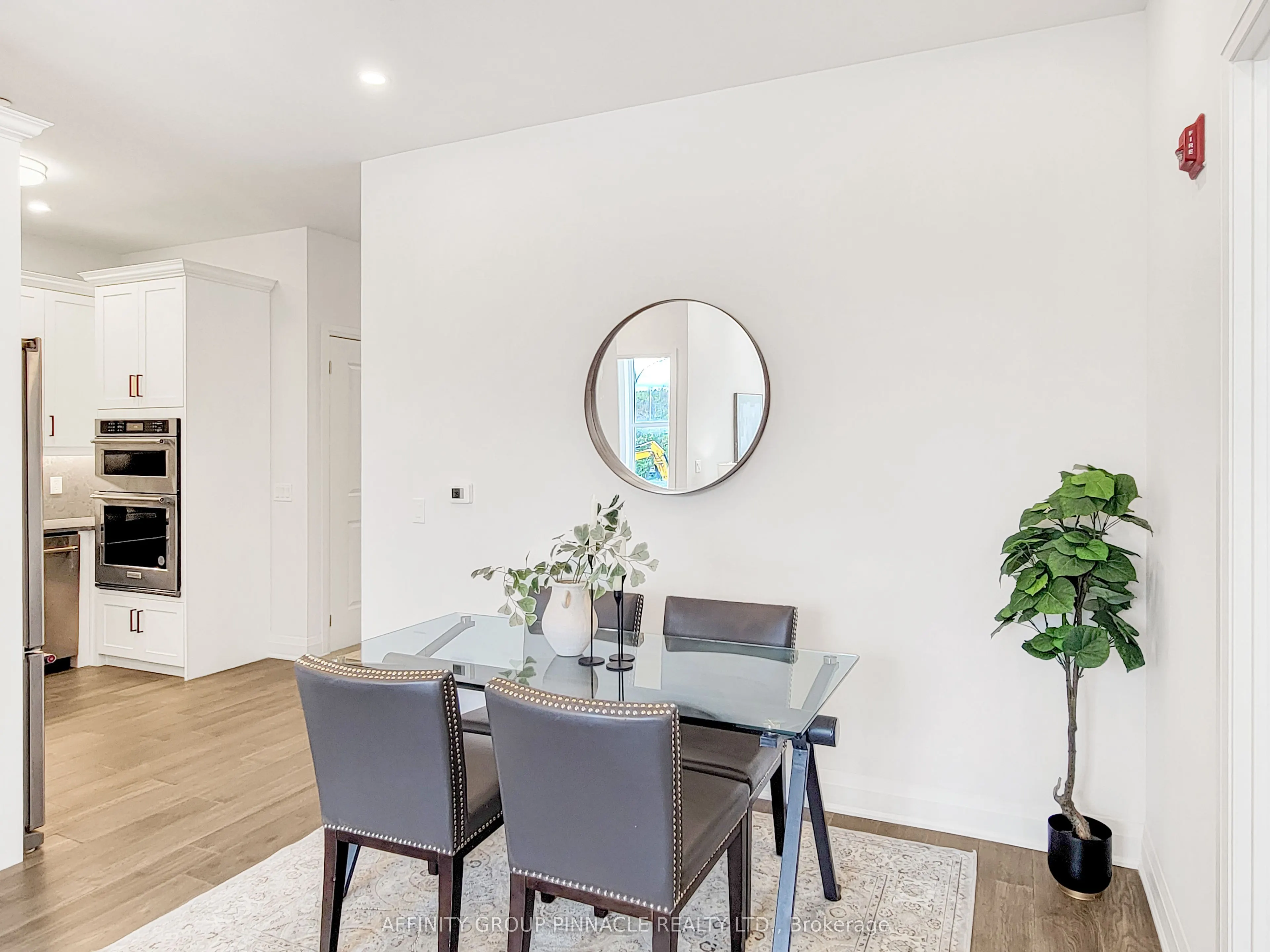 99 Louisa Street #201