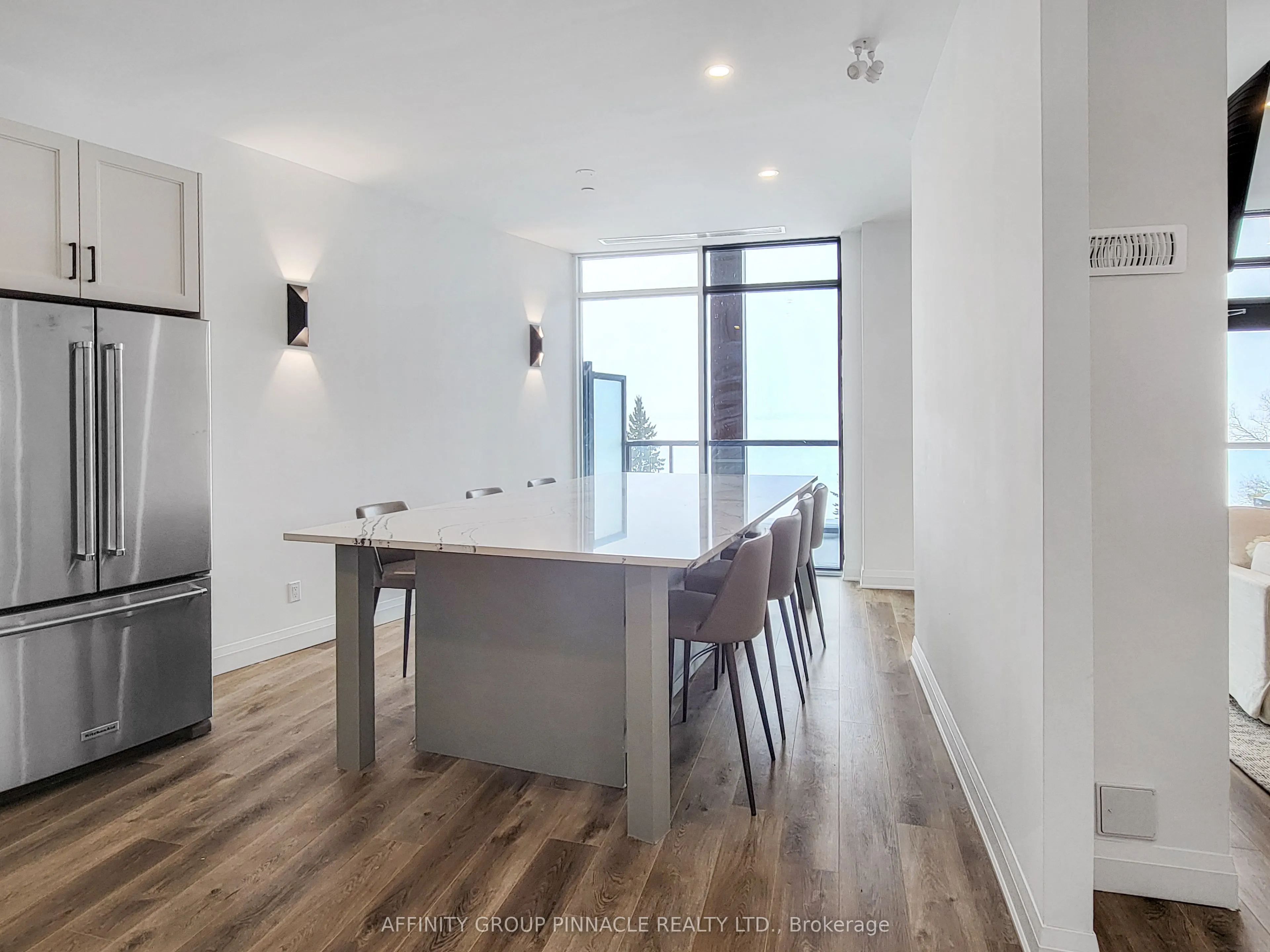 99 Louisa Street #201