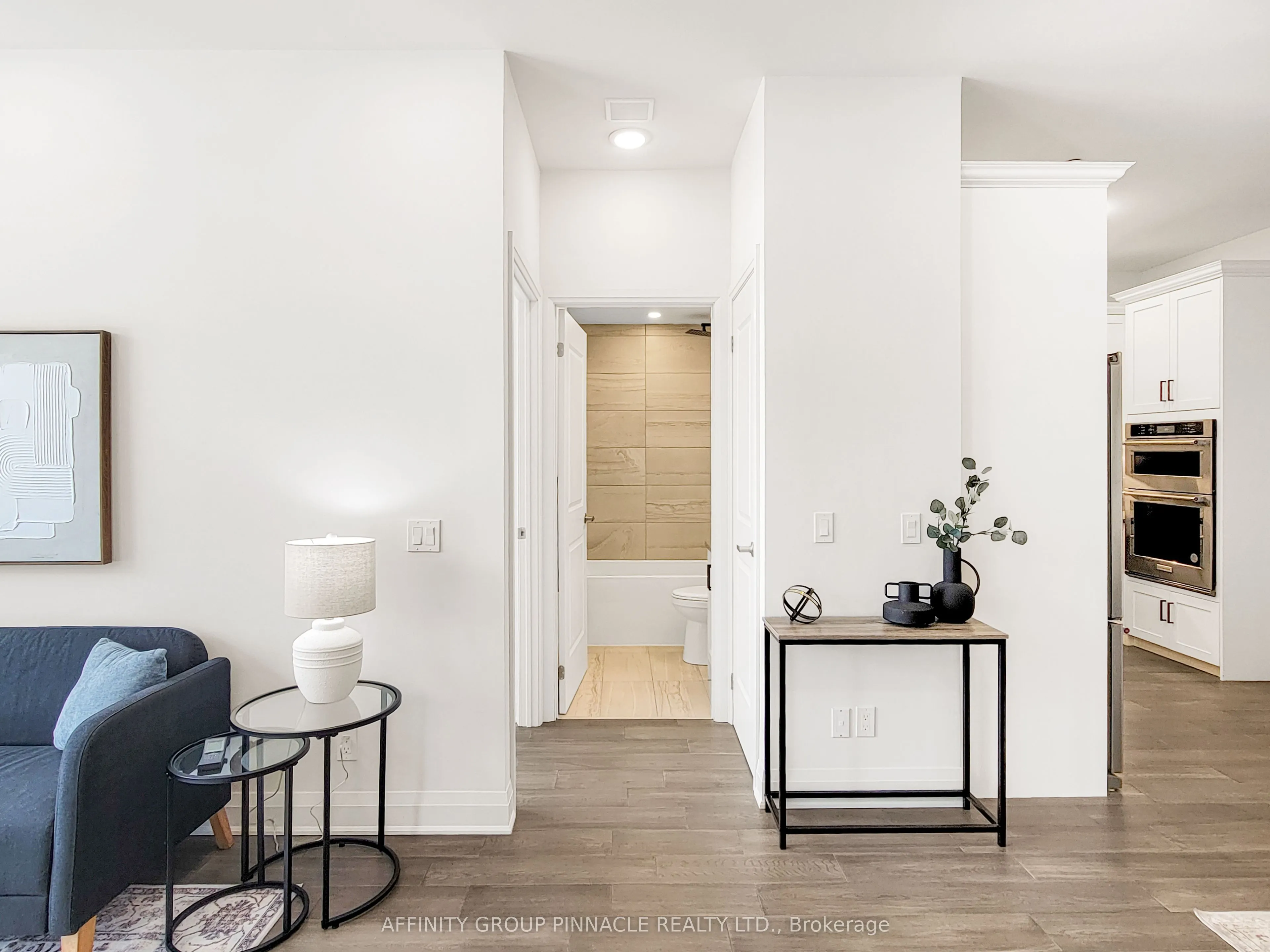 99 Louisa Street #201