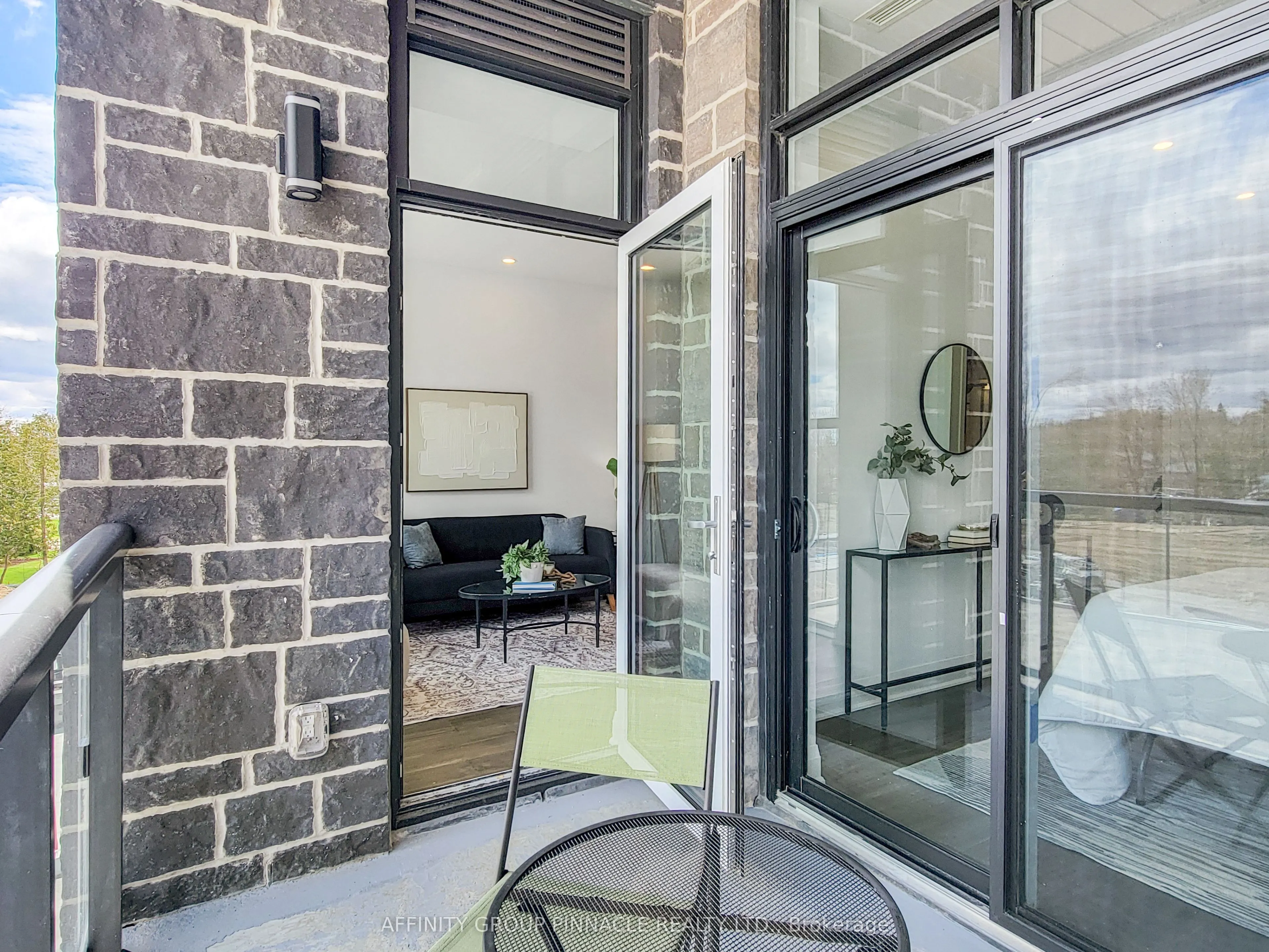 99 Louisa Street #201