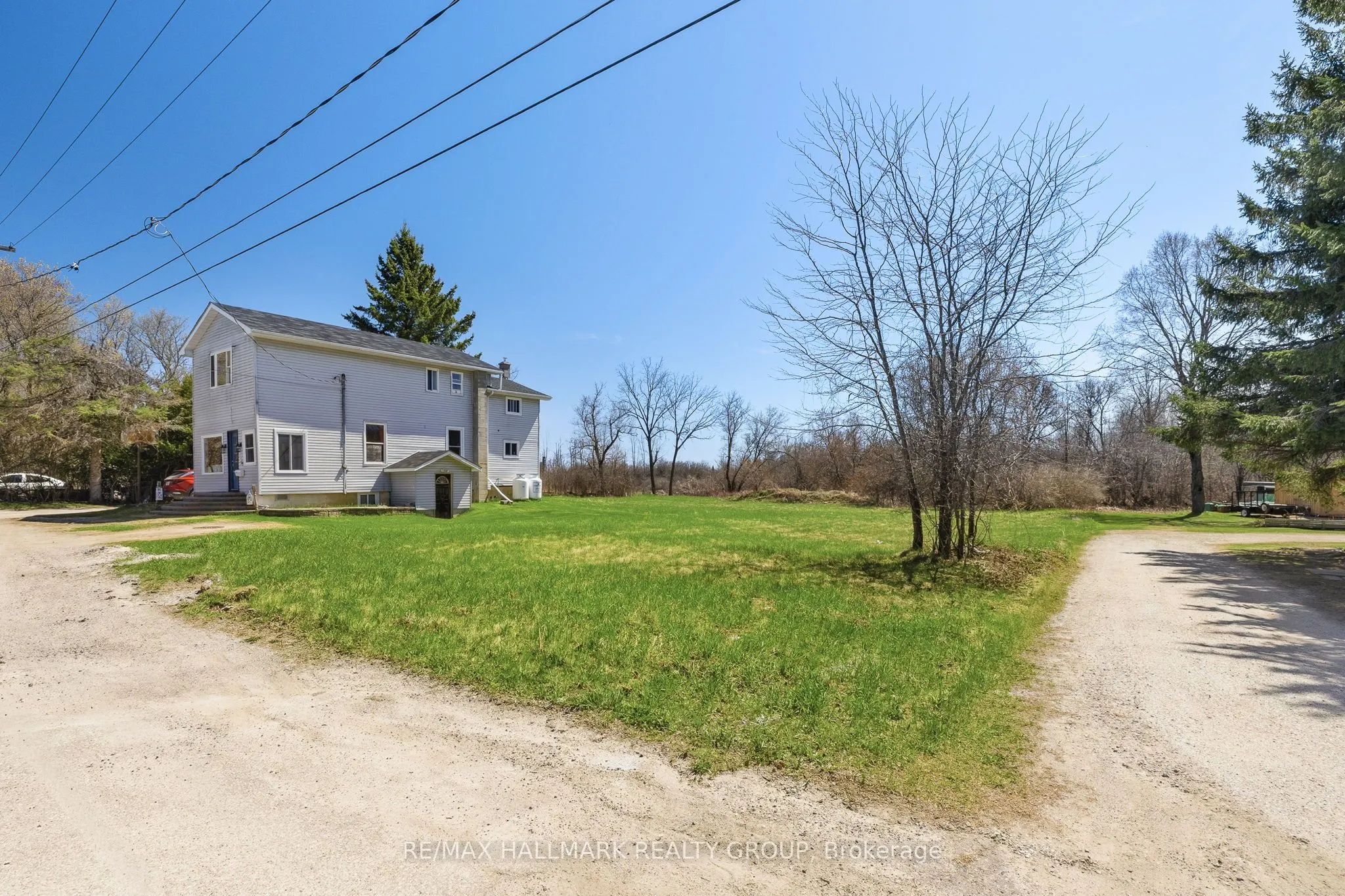 32 Brock Street N