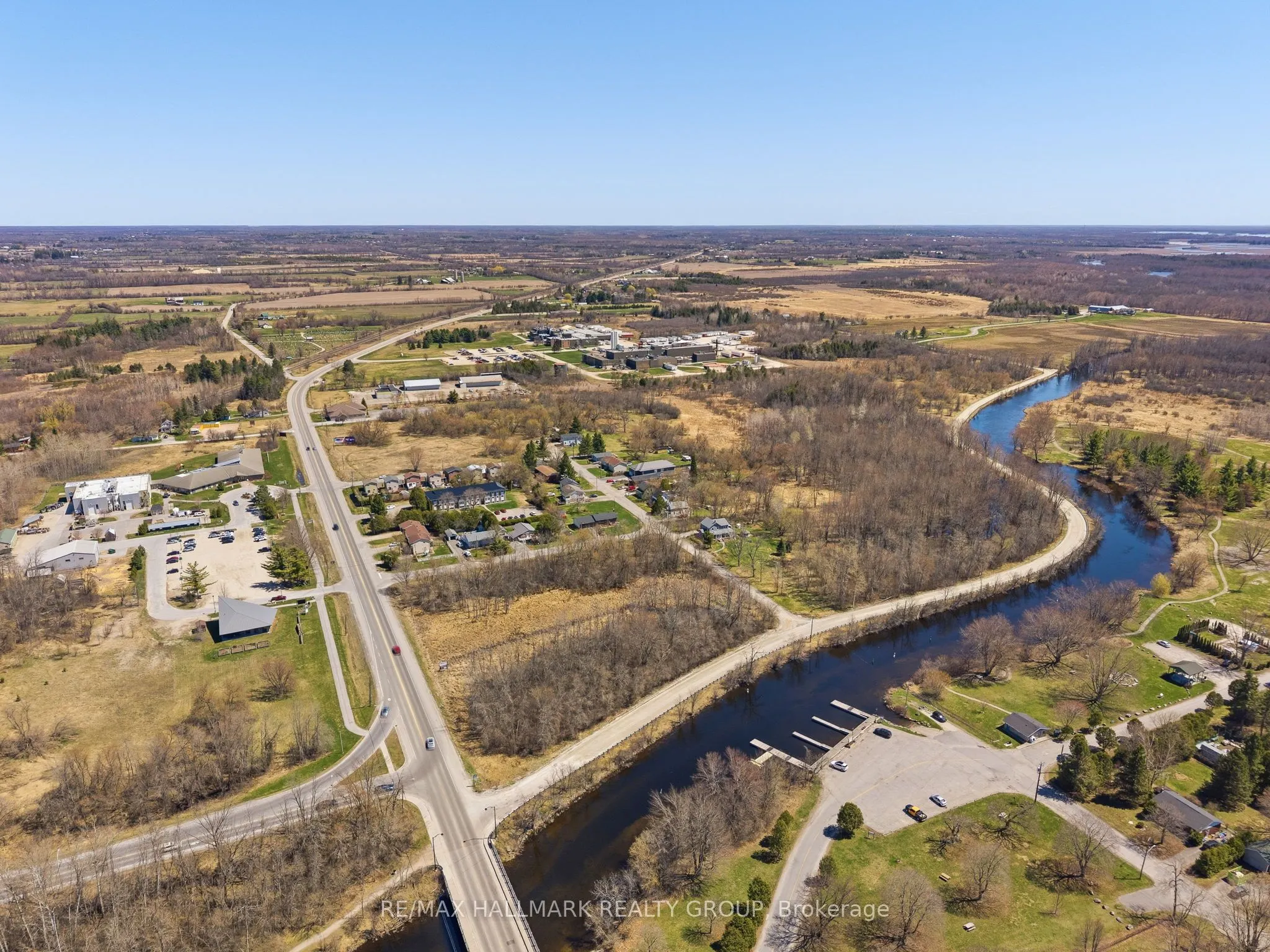 32 Brock Street N