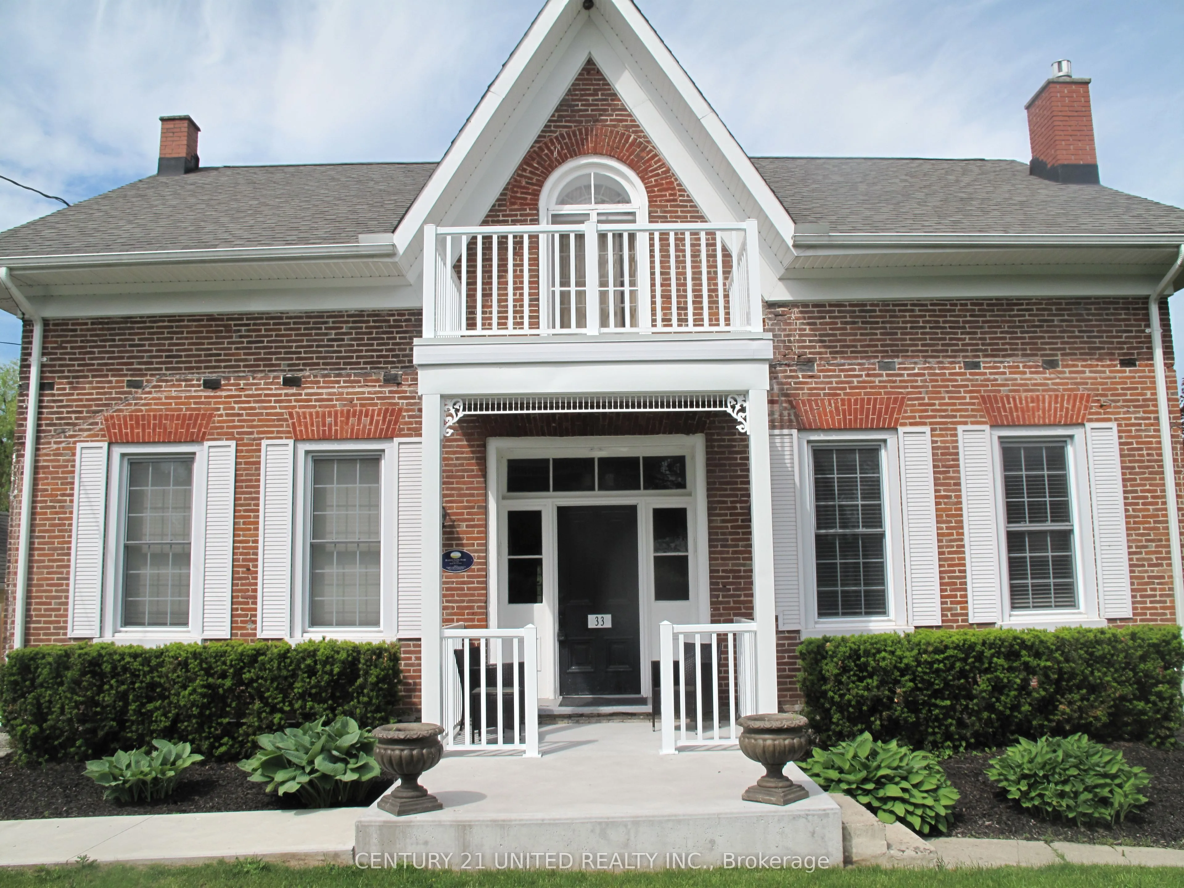 33 Bridge Street S