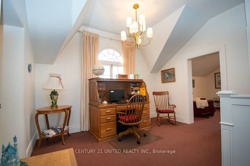 33 Bridge Street S