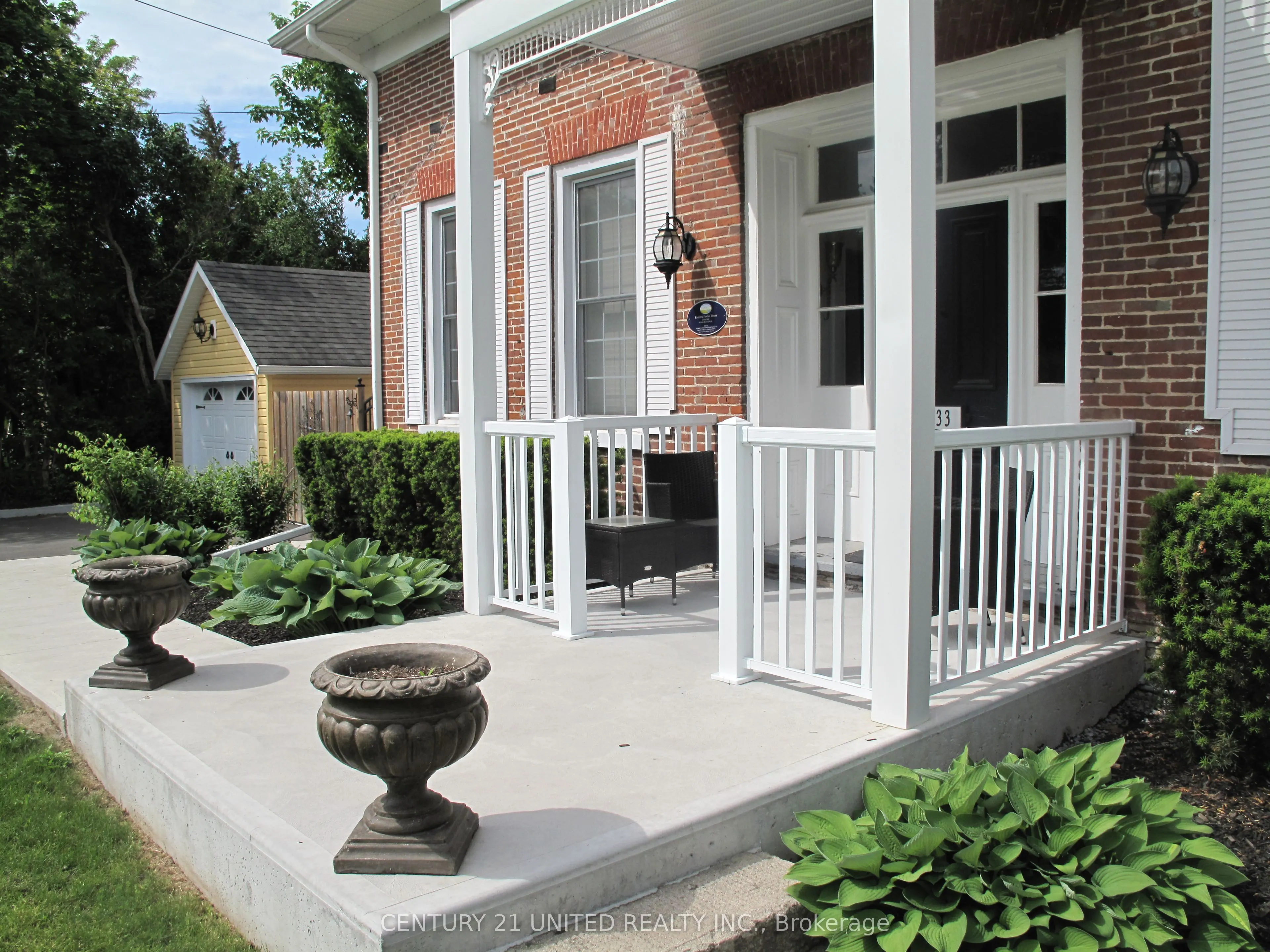 33 Bridge Street S
