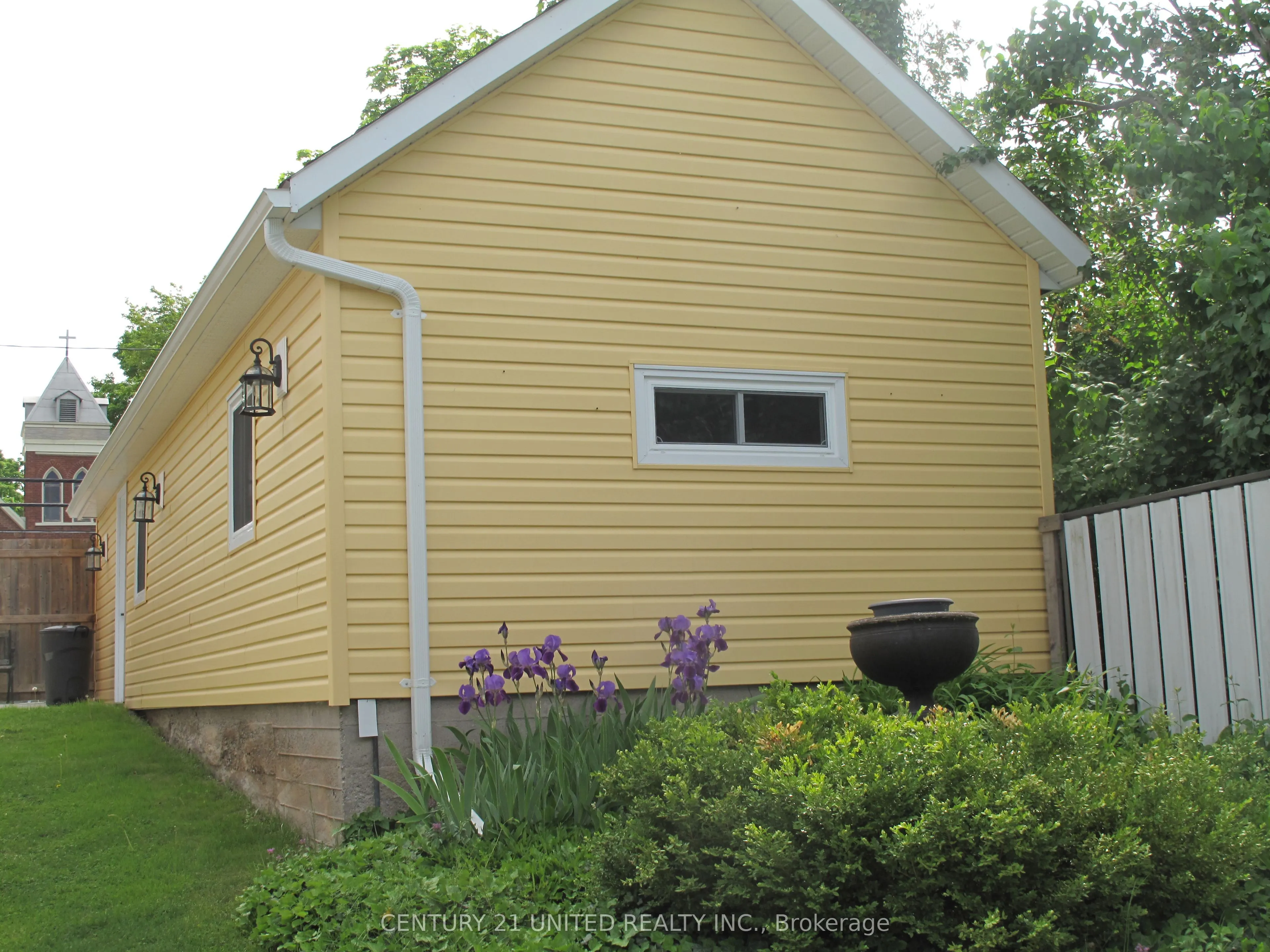 33 Bridge Street S