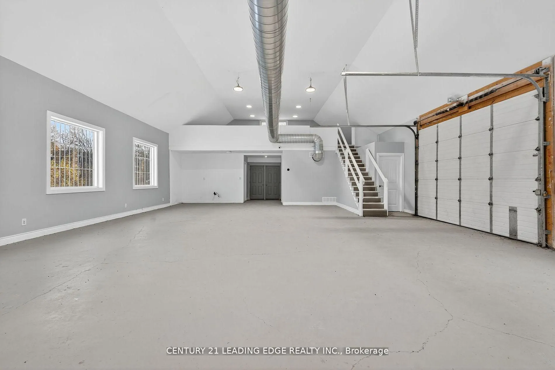 556 Bath Road E