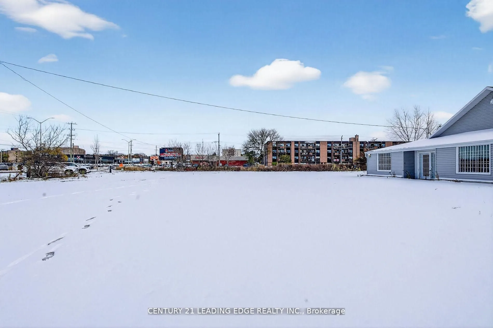 556 Bath Road E