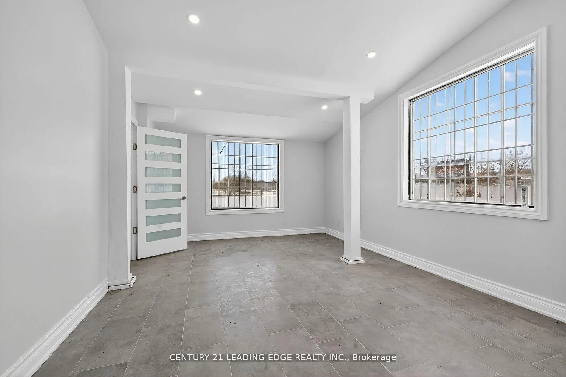 556 Bath Road E