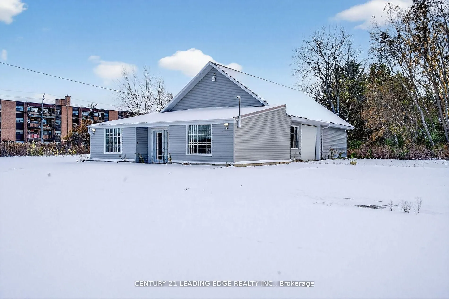 556 Bath Road E
