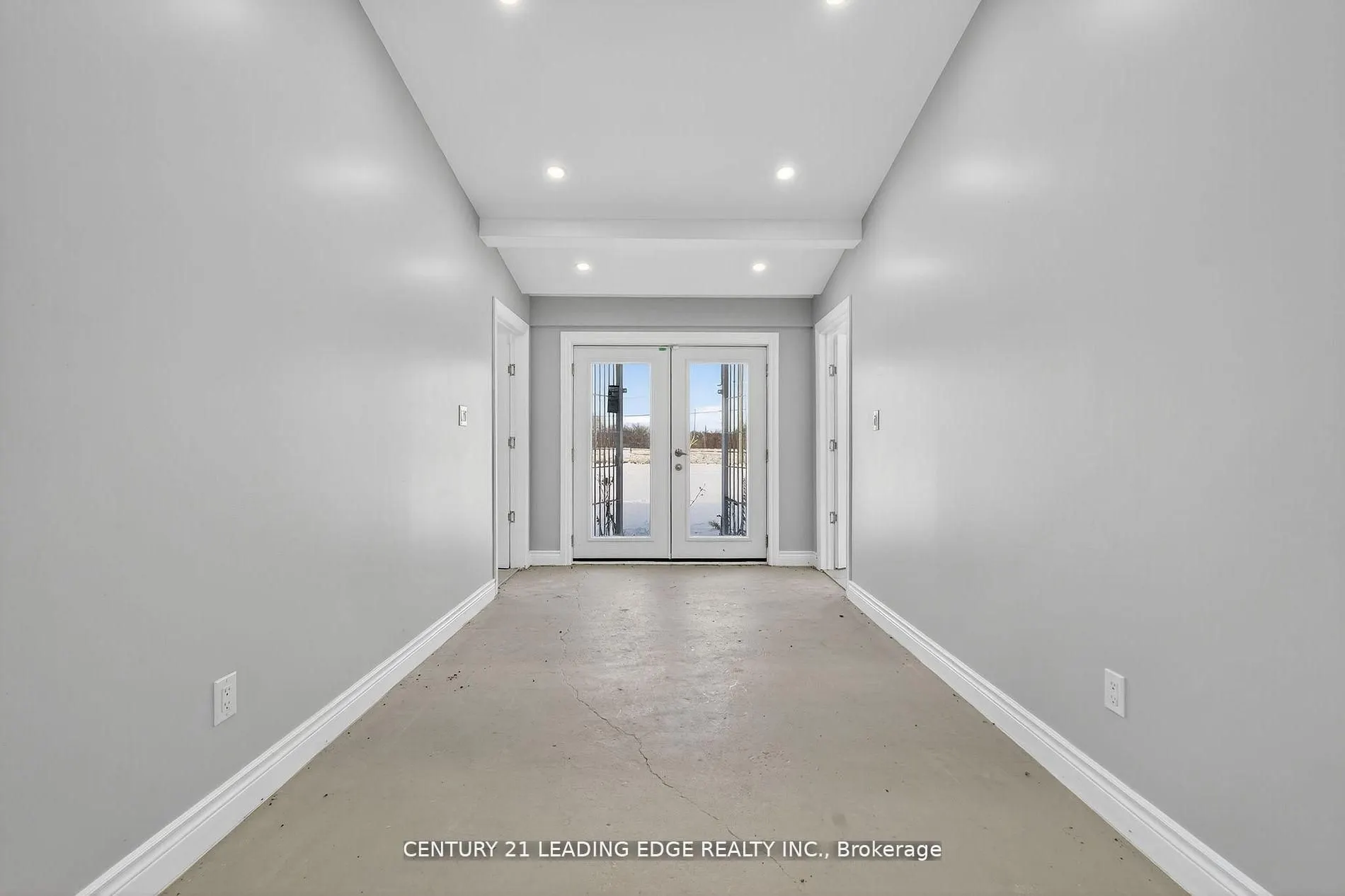 556 Bath Road E