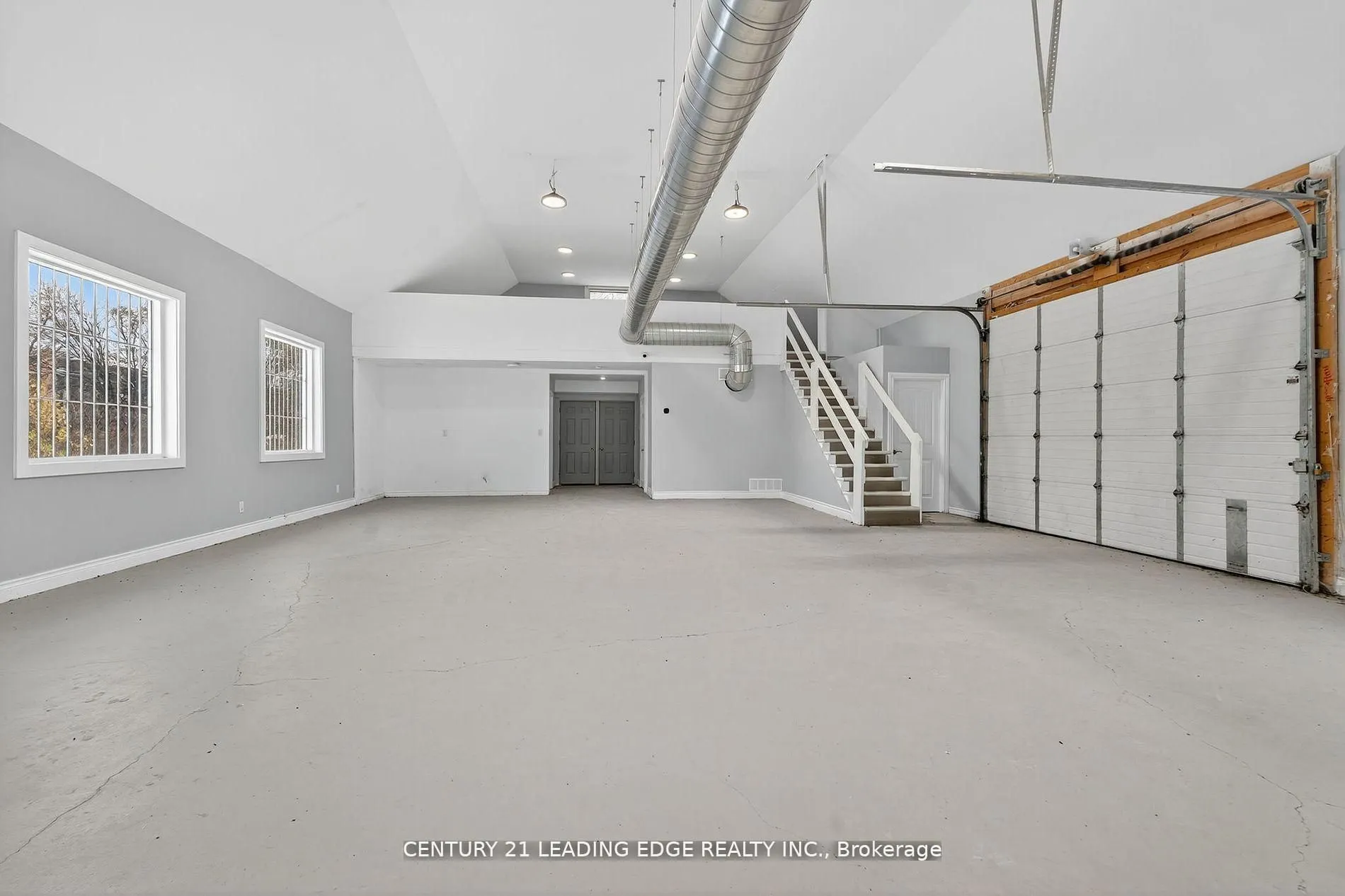 556 Bath Road E
