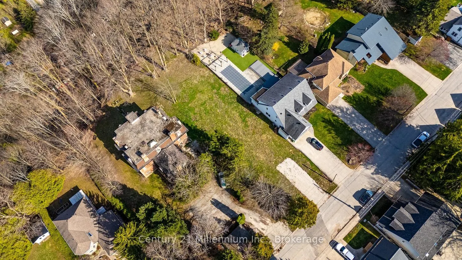 855 4th Avenue A West Avenue