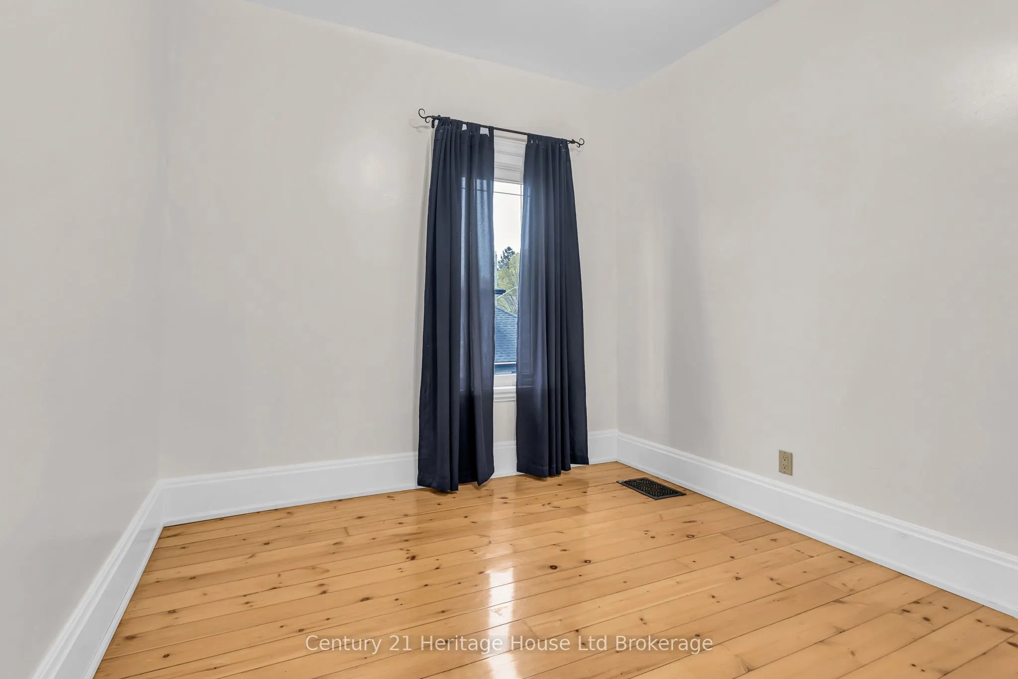 37 Church Street E