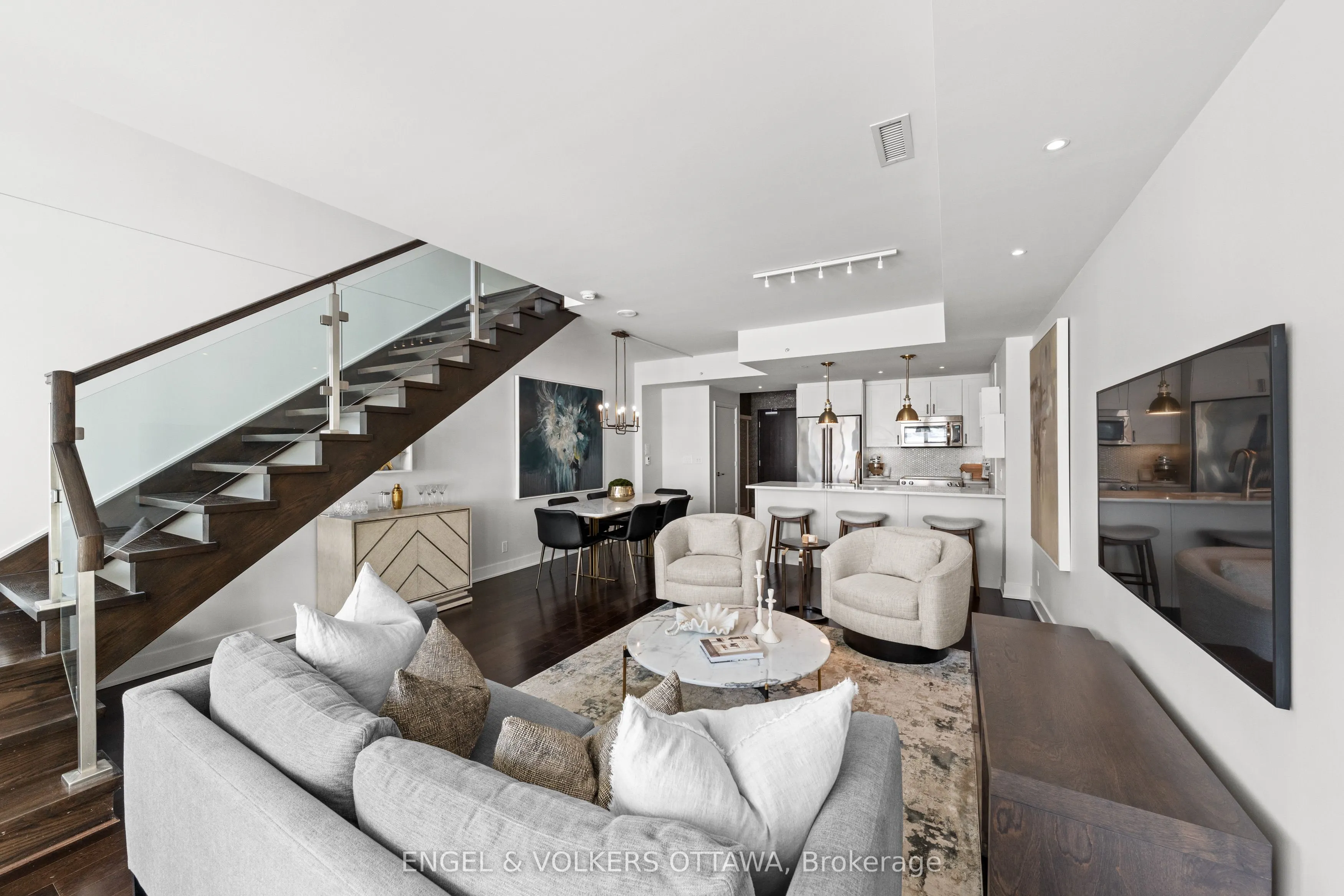 1035 Bank Street #110
