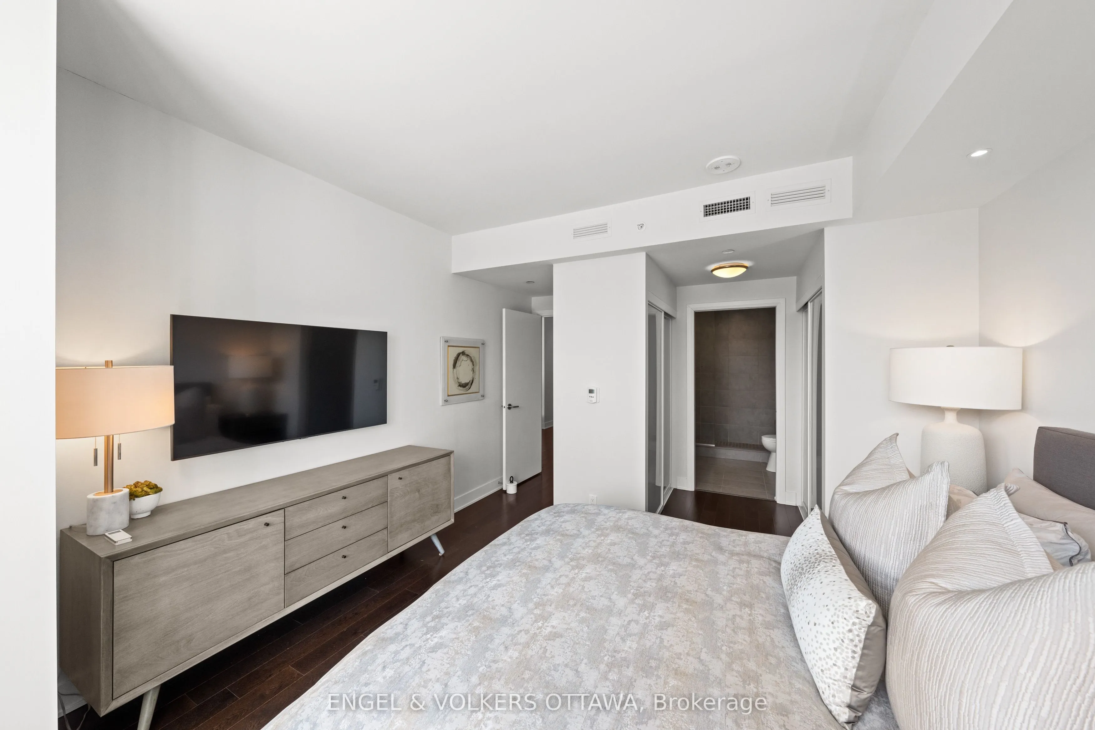 1035 Bank Street #110