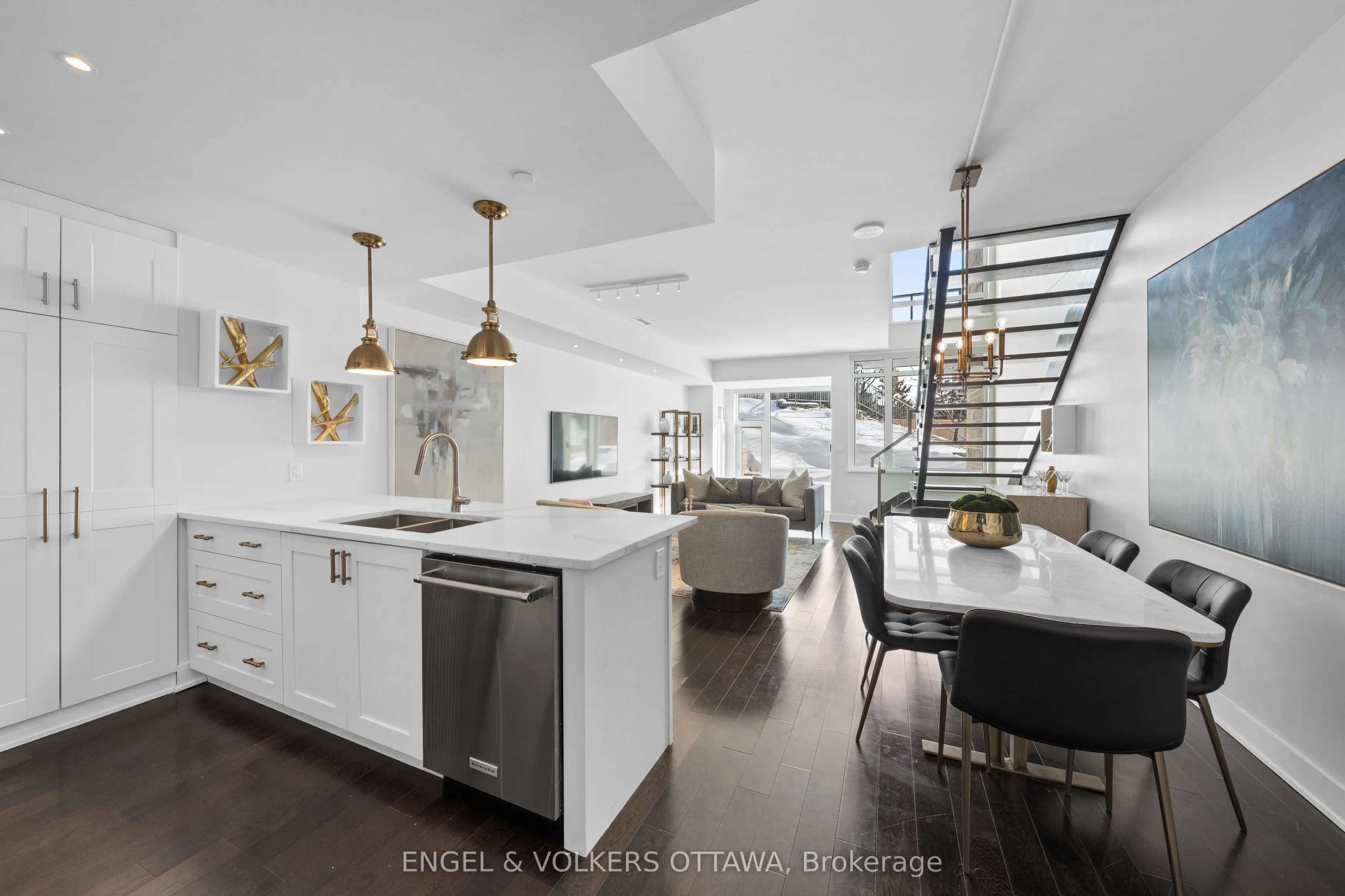 1035 Bank Street #110