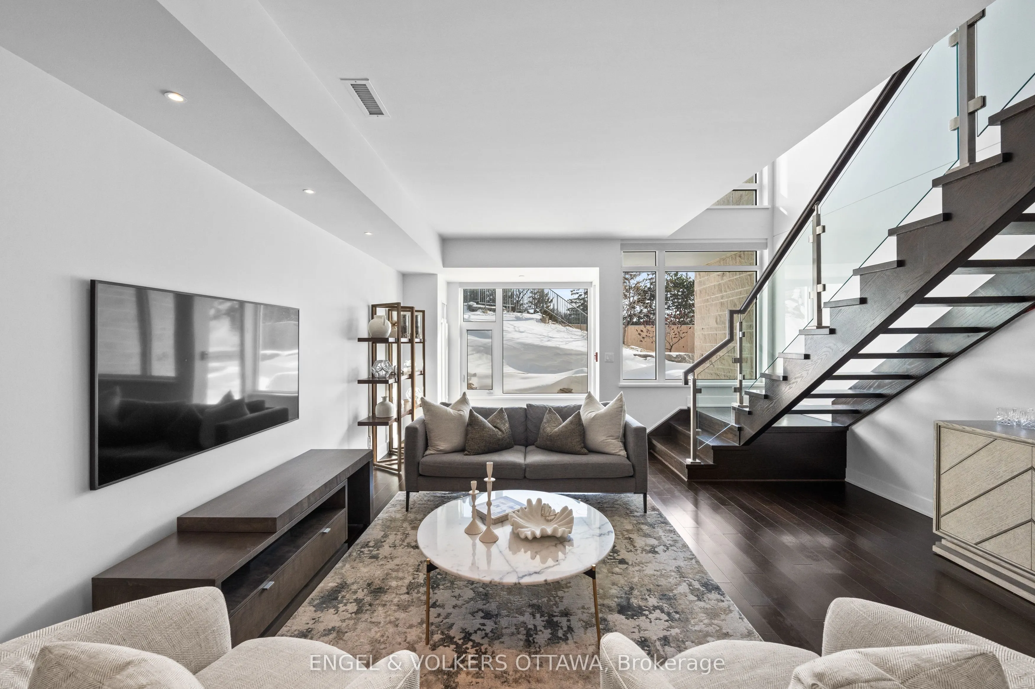 1035 Bank Street #110