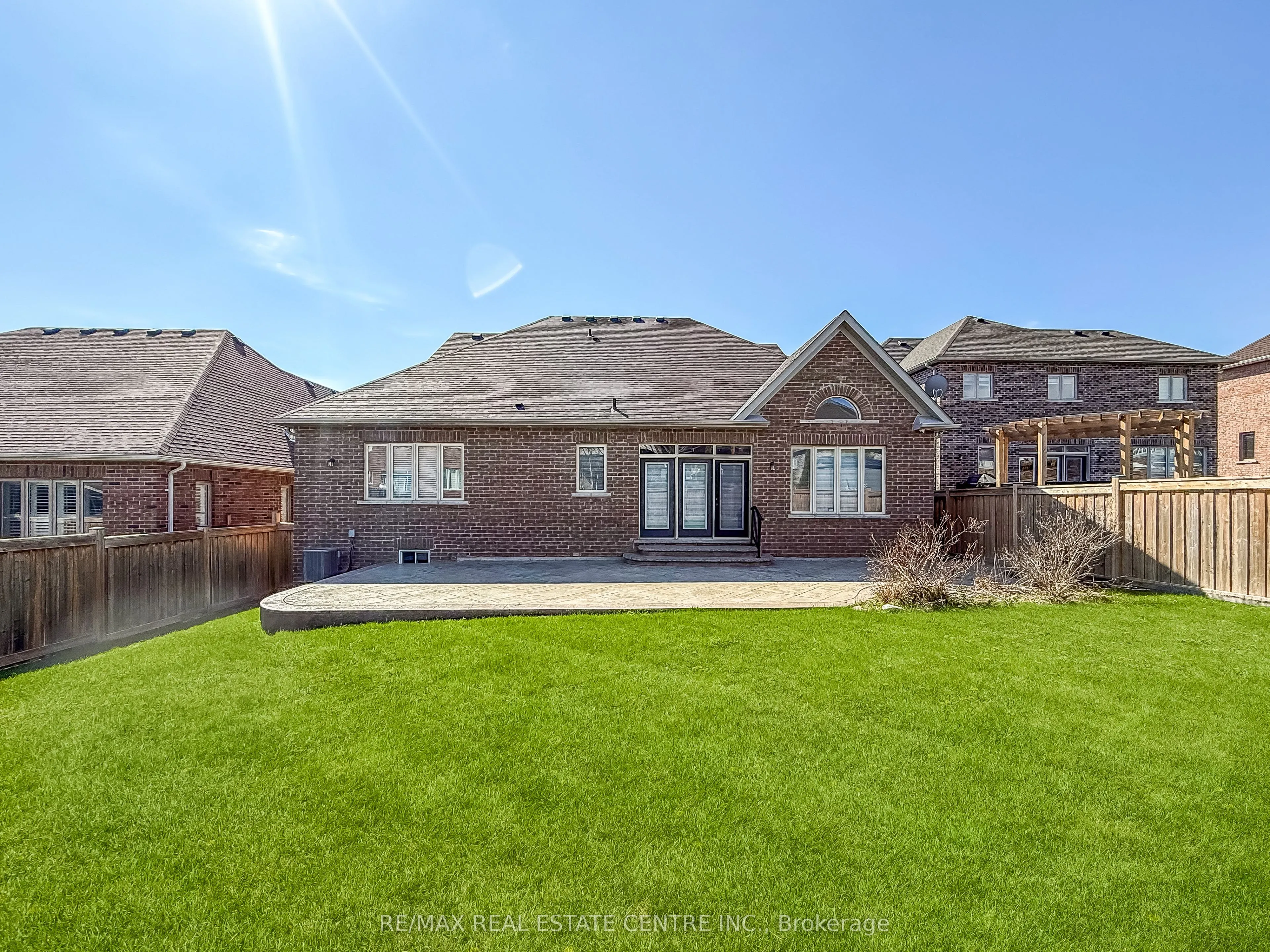 33 Stonegate Avenue