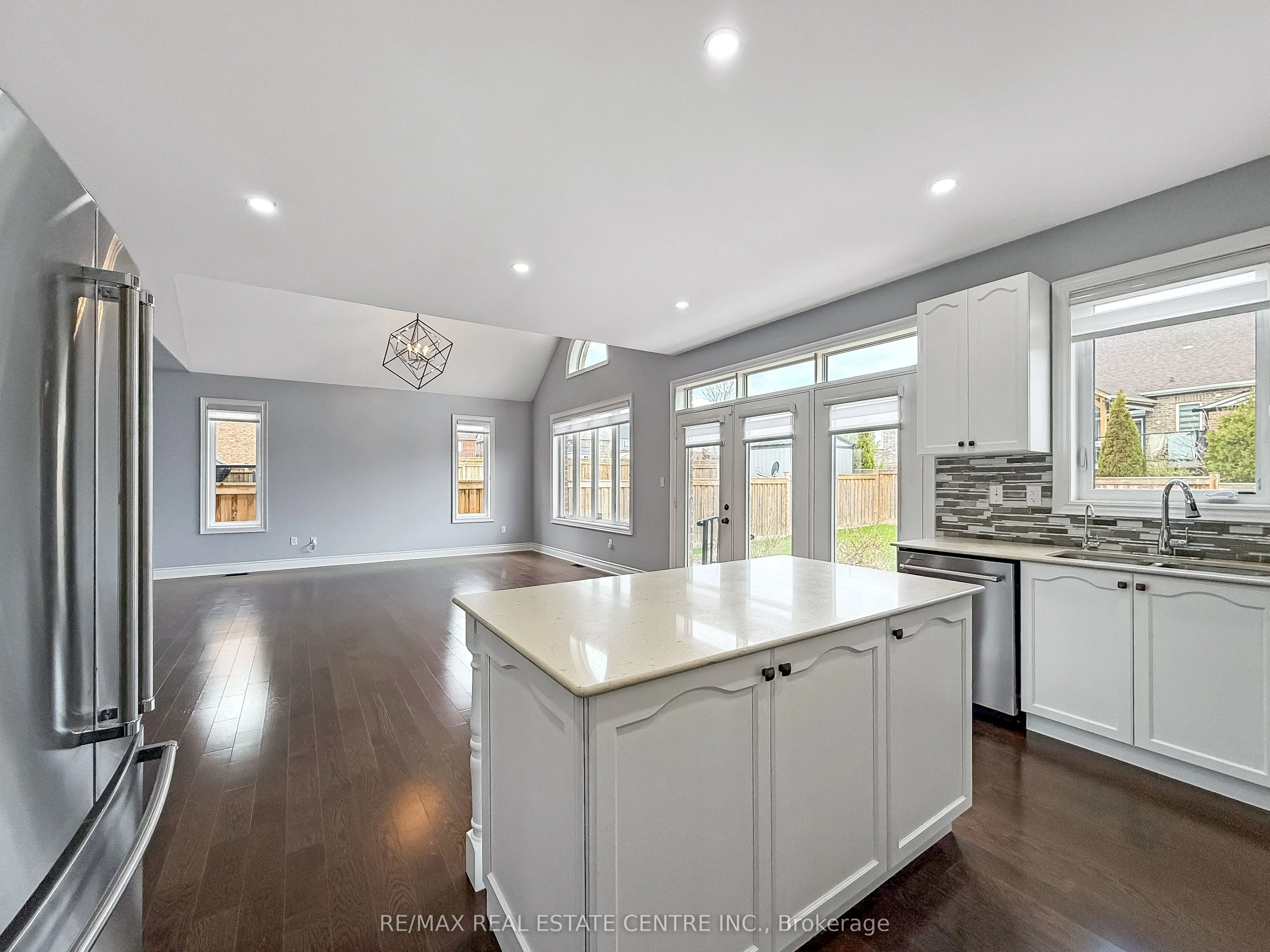 33 Stonegate Avenue